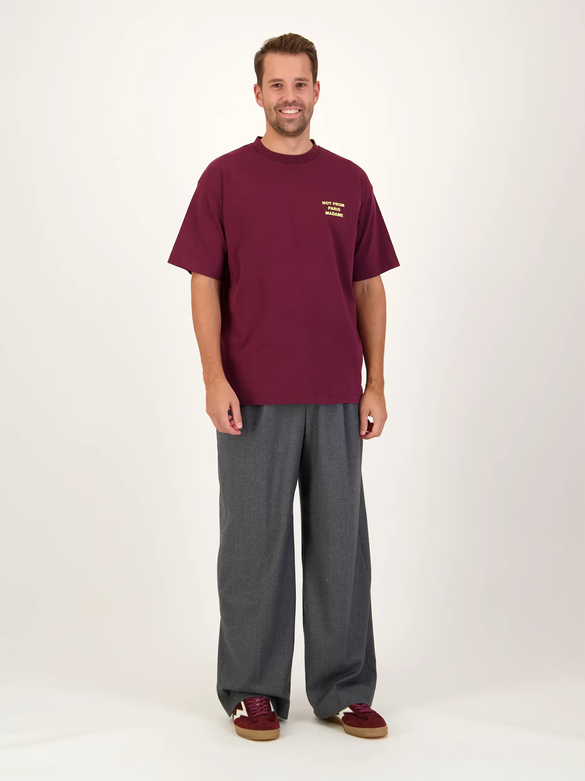 T-Shirt - Artikel Teil eines Outfits getragen von einem Modell - Farbe: Rot