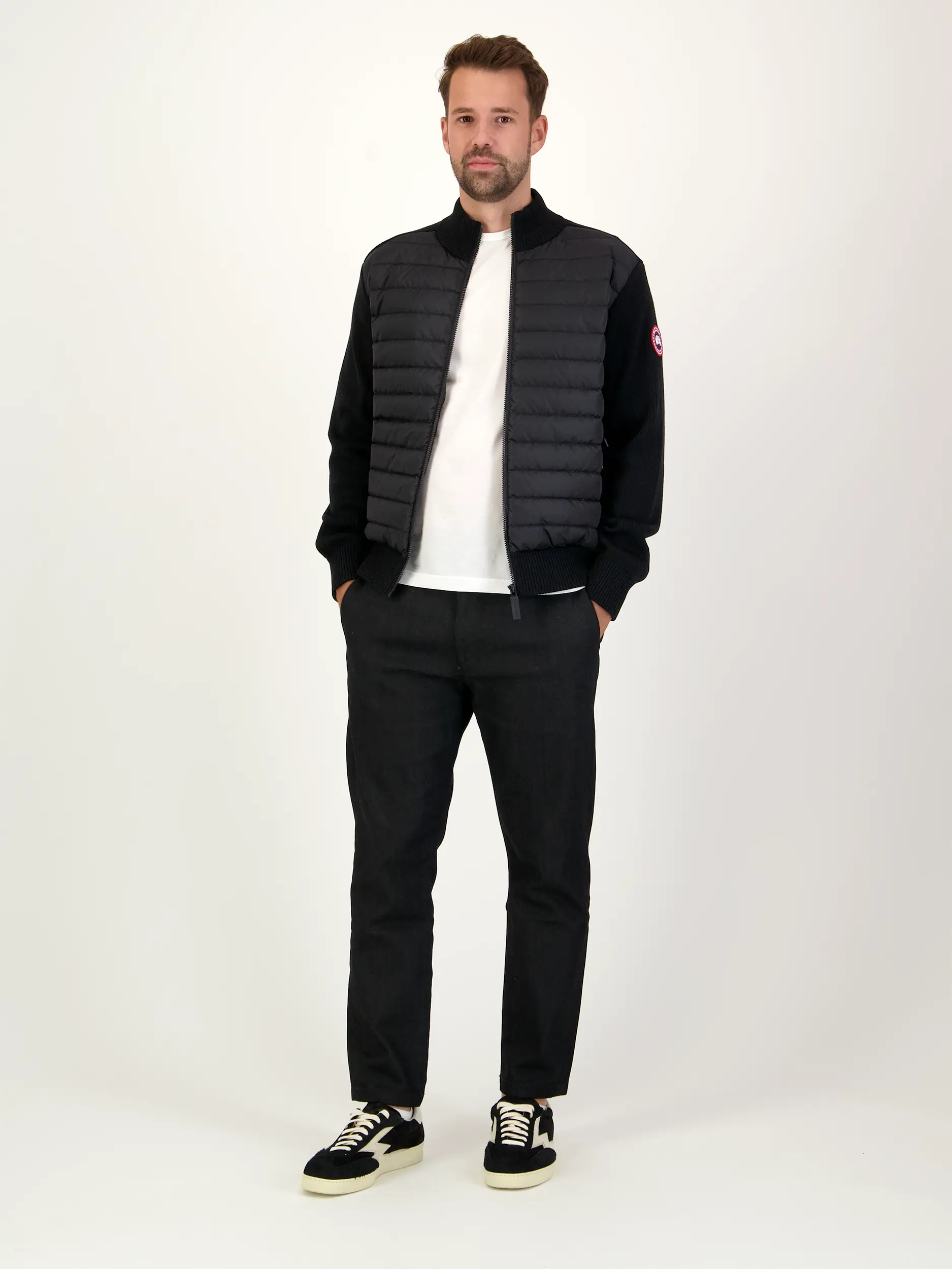 Jacke 'Hybridge' - Artikel Teil eines Outfits getragen von einem Modell - Farbe: Schwarz