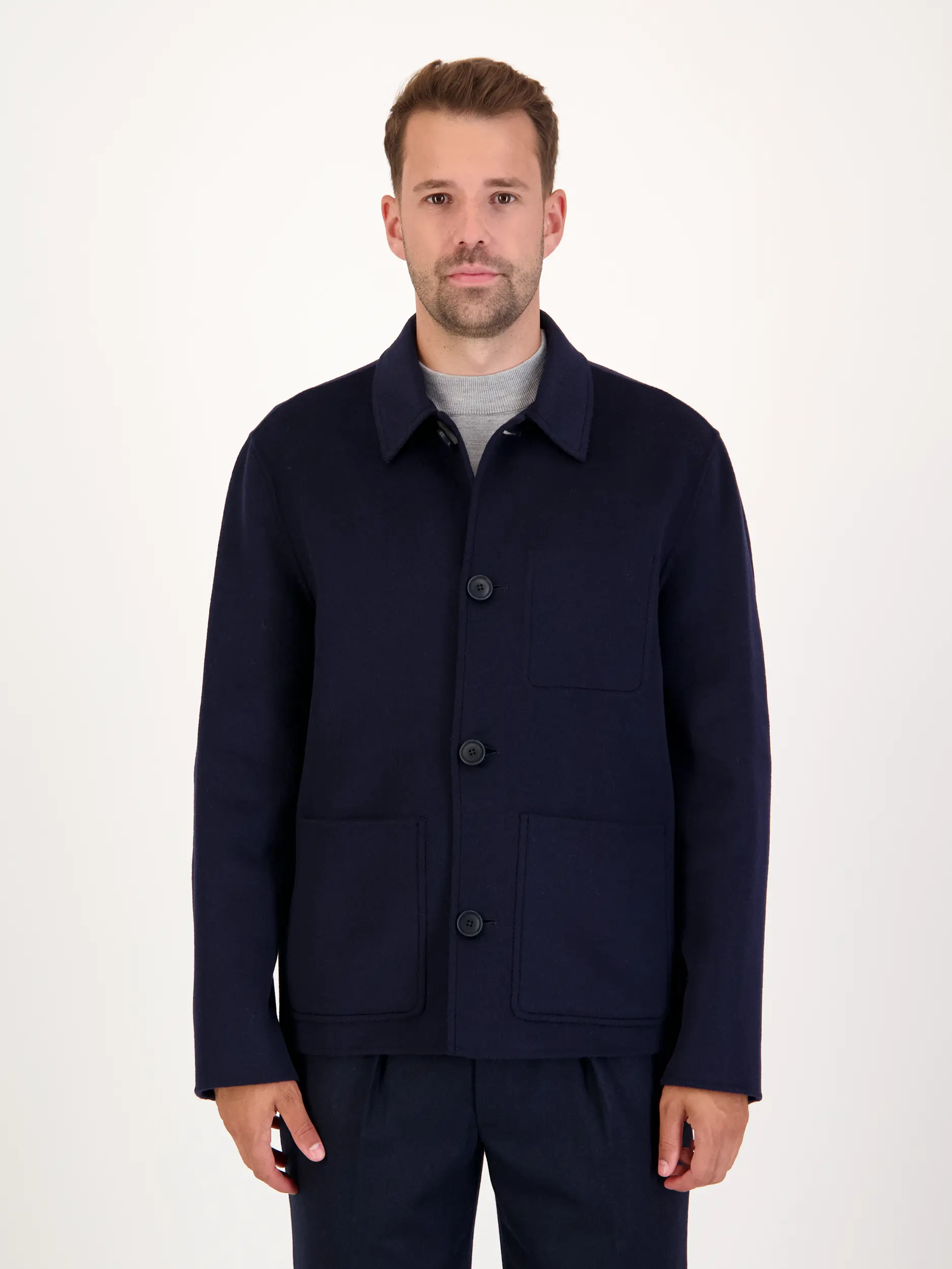 Jacke 'Makona' aus Woll-Mix - Artikel Vorderseite getragen von einem Modell - Farbe: Blau