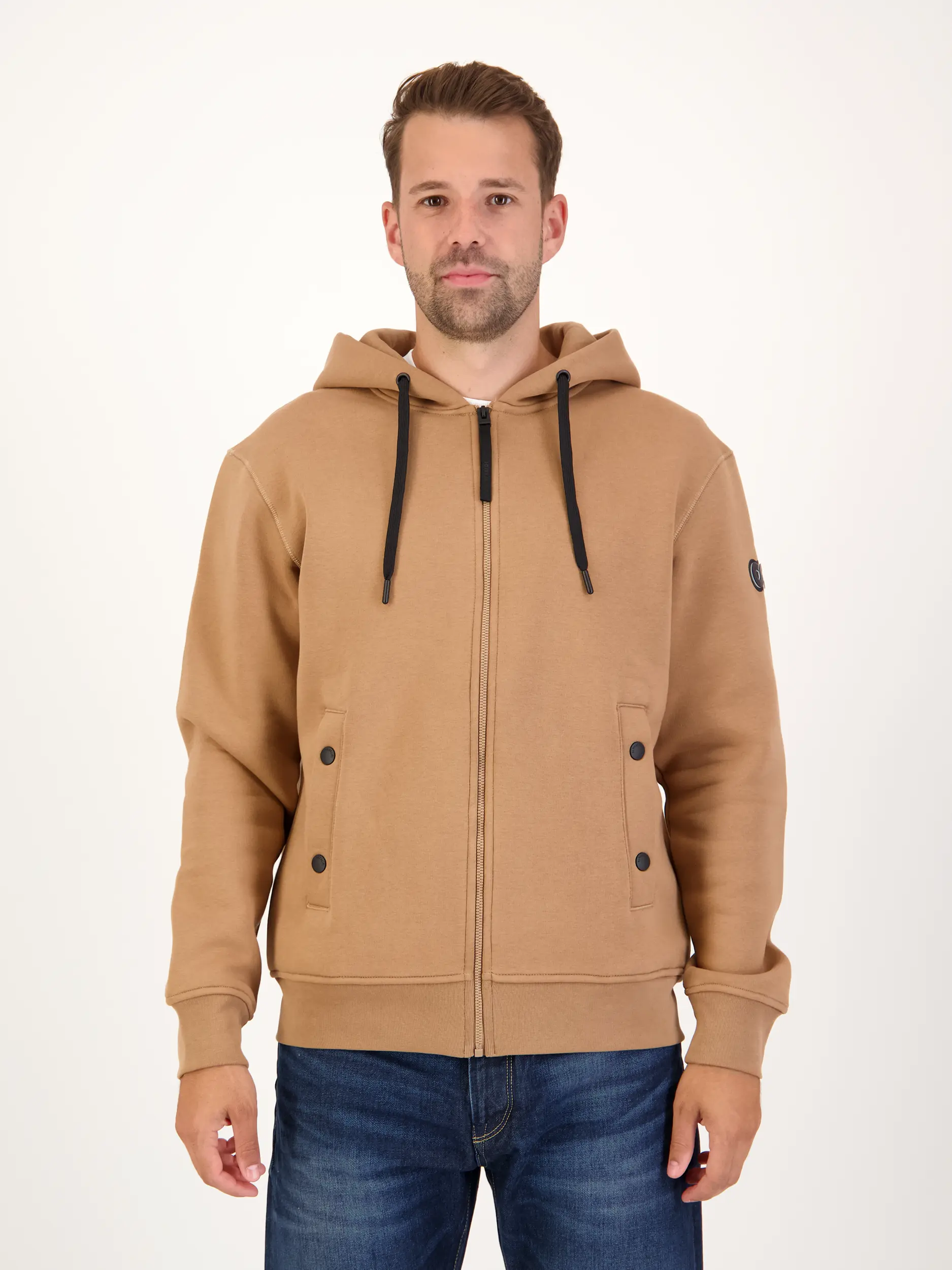Sweatjacke 'Sheno' - Artikel Vorderseite getragen von einem Modell - Farbe: Braun