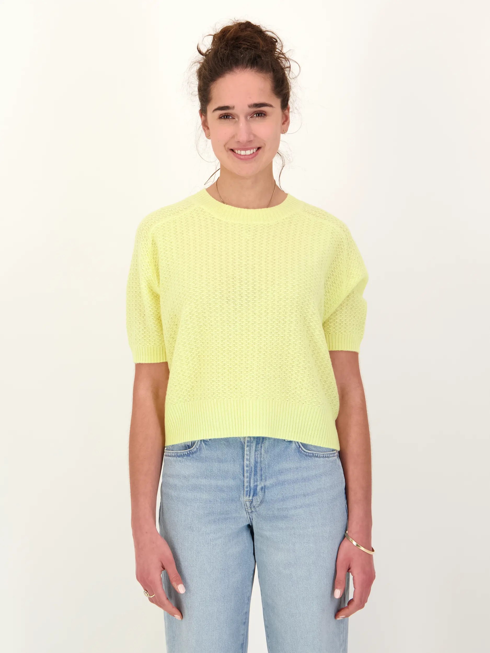 Pullover aus Kaschmir kurzarm - Artikel Vorderseite getragen von einem Modell - Farbe: Gelb
