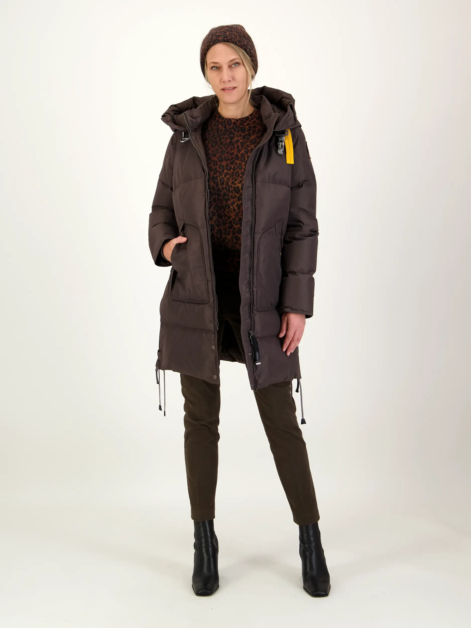 Kurzmantel 'Longbear' - Artikel Teil eines Outfits getragen von einem Modell