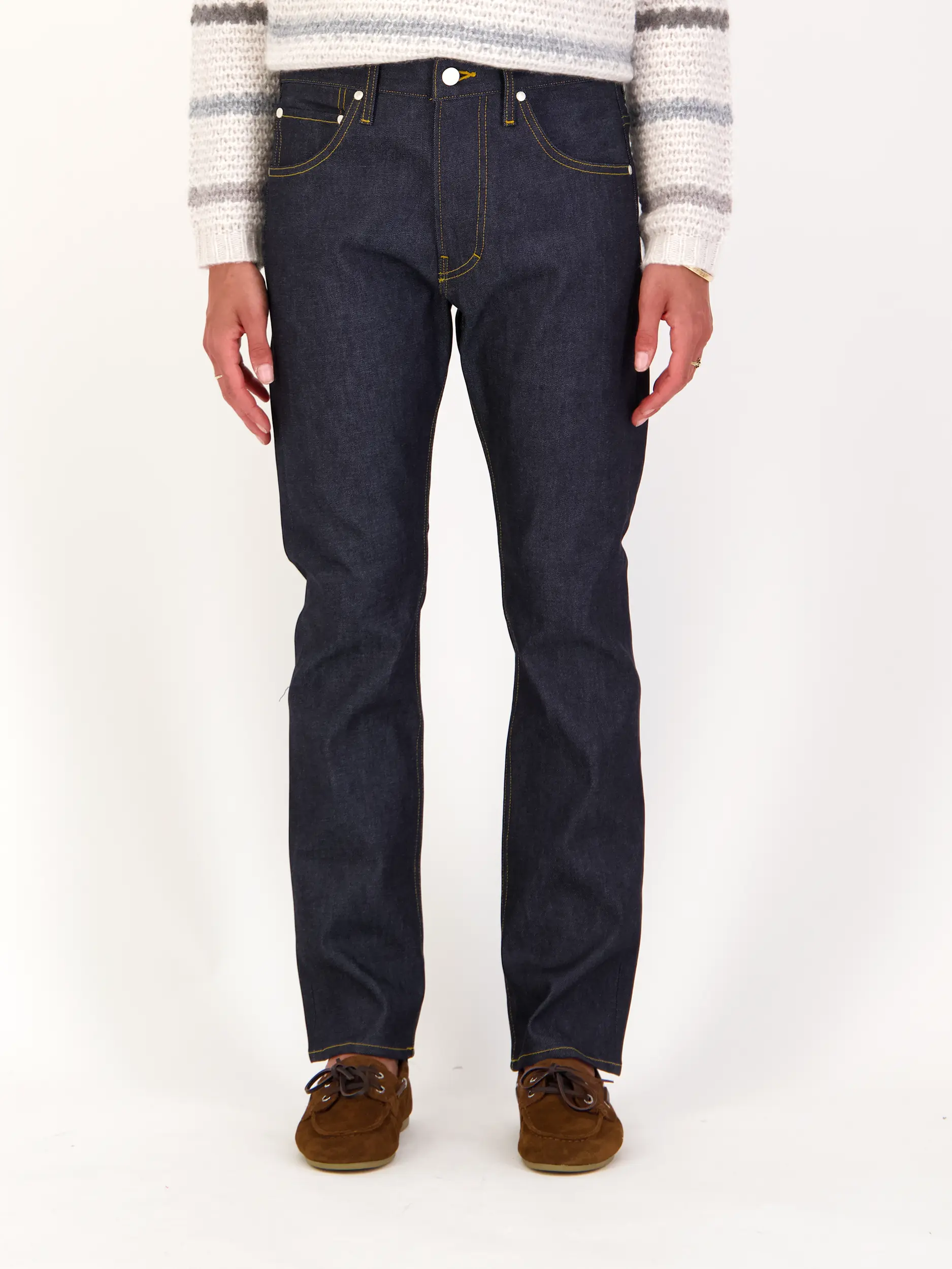 Mid Rise Straight Leg Jeans 'Louis'  - Artikel Vorderseite getragen von einem Modell - Farbe: Blau