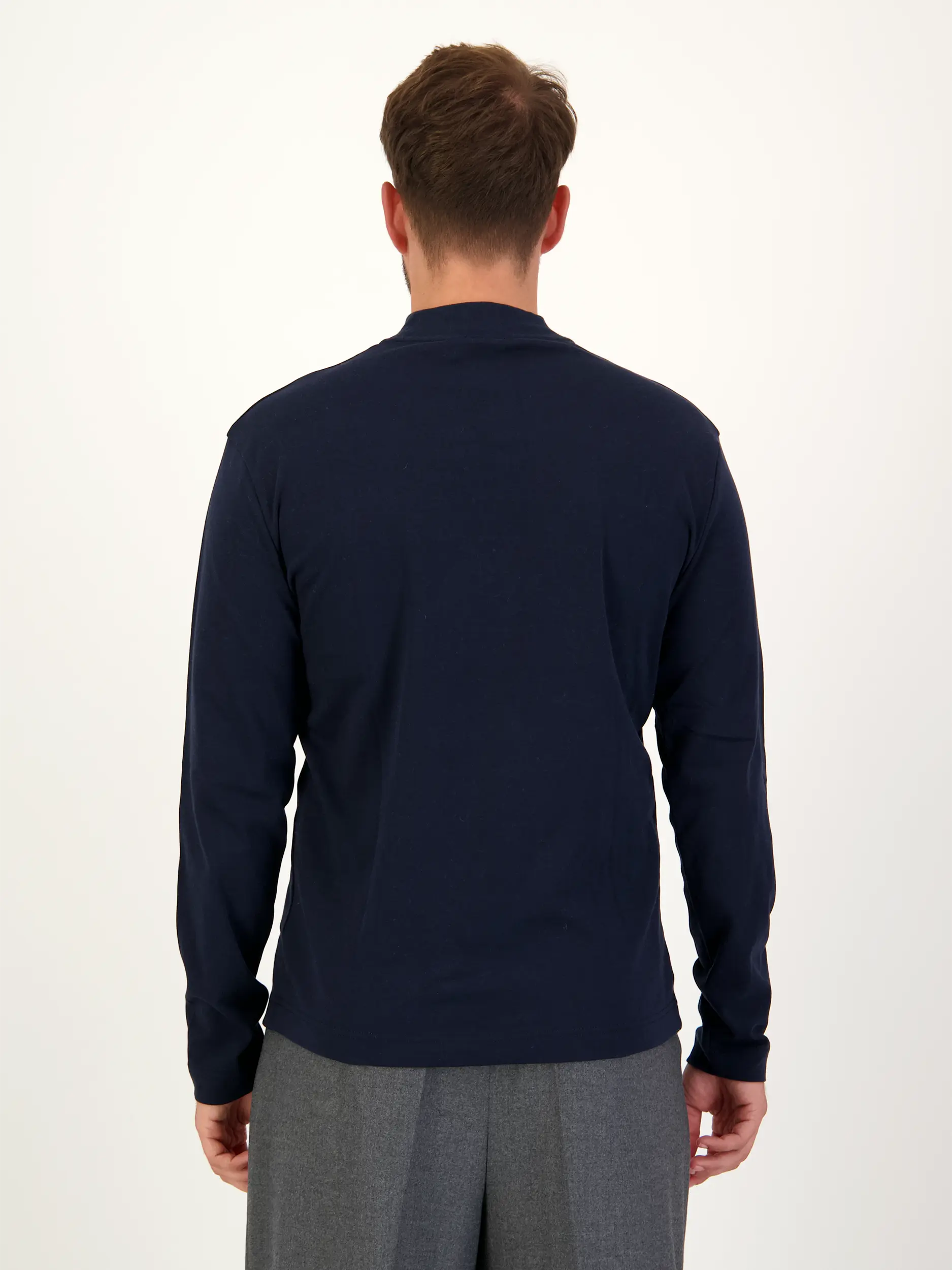 Langarmshirt 'Moritzo' - Artikel Rückseite getragen von einem Modell - Farbe: Blau