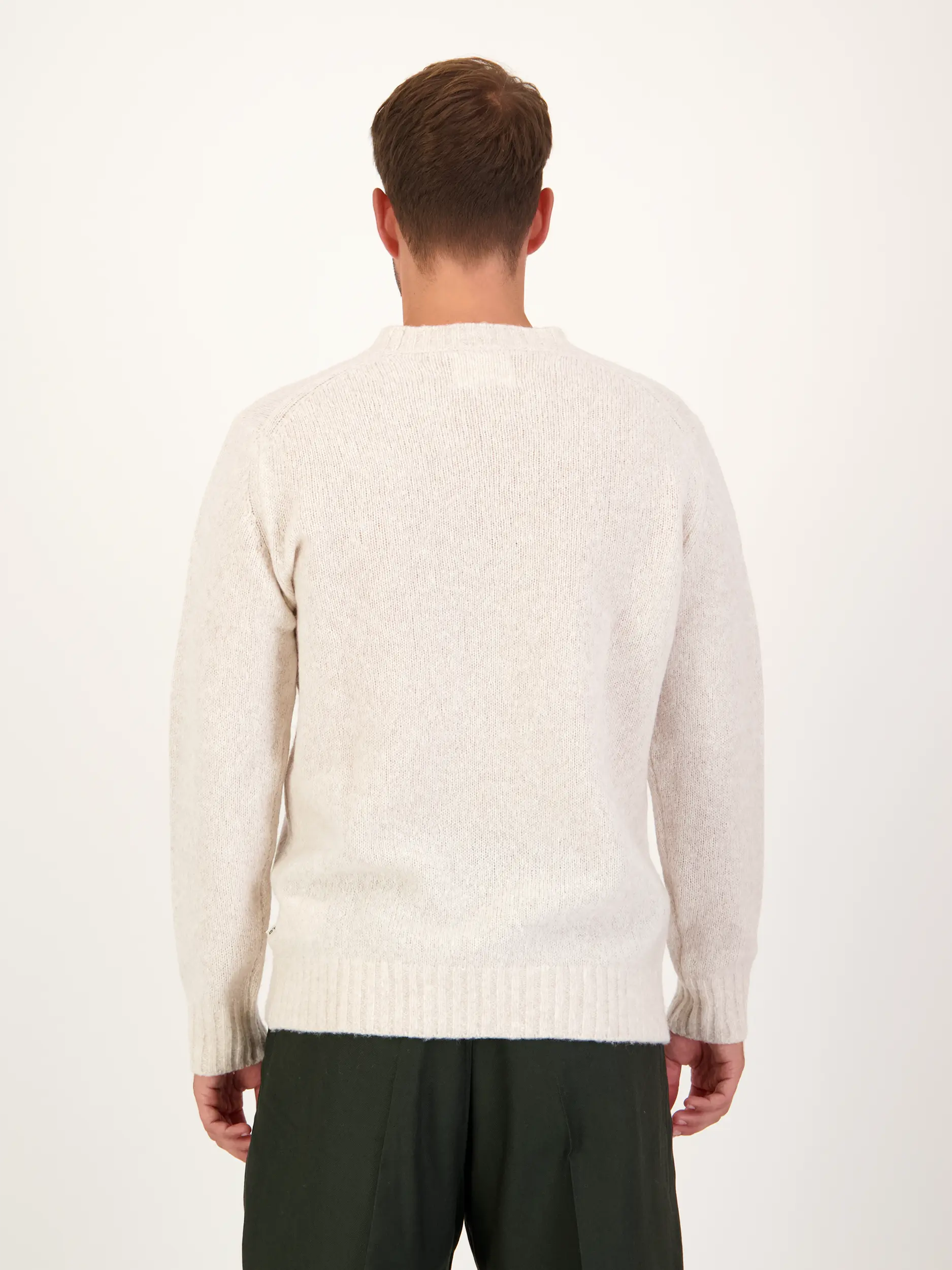 Pullover 'Lee' aus Merinowoll-Mix langarm - Artikel Rückseite getragen von einem Modell - Farbe: Creme
