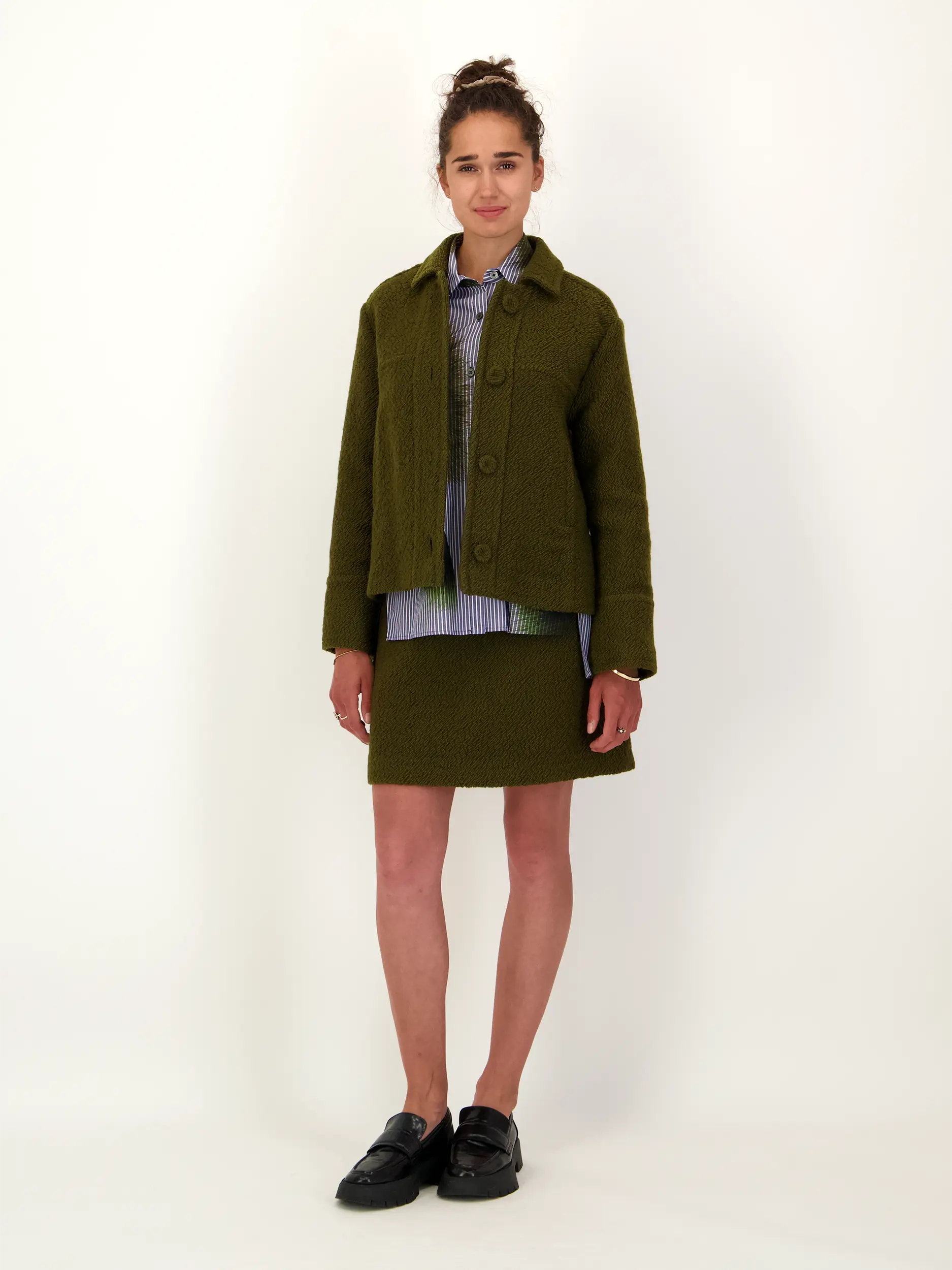 Wolljacke - Artikel Teil eines Outfits getragen von einem Modell