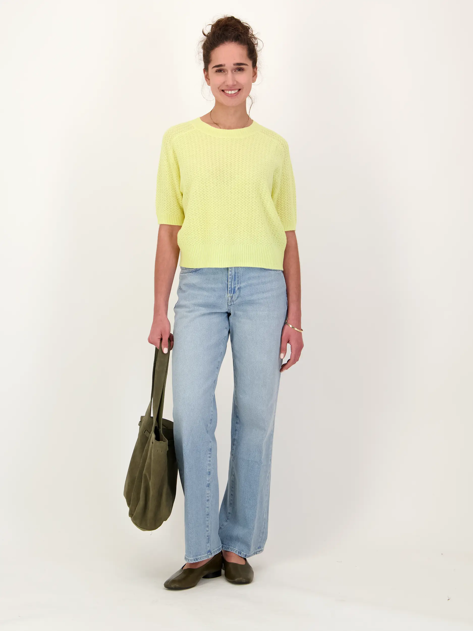 Mid Rise Straight Leg Jeans 'Stove Pipe' - Artikel Teil eines Outfits getragen von einem Modell - Farbe: Blau