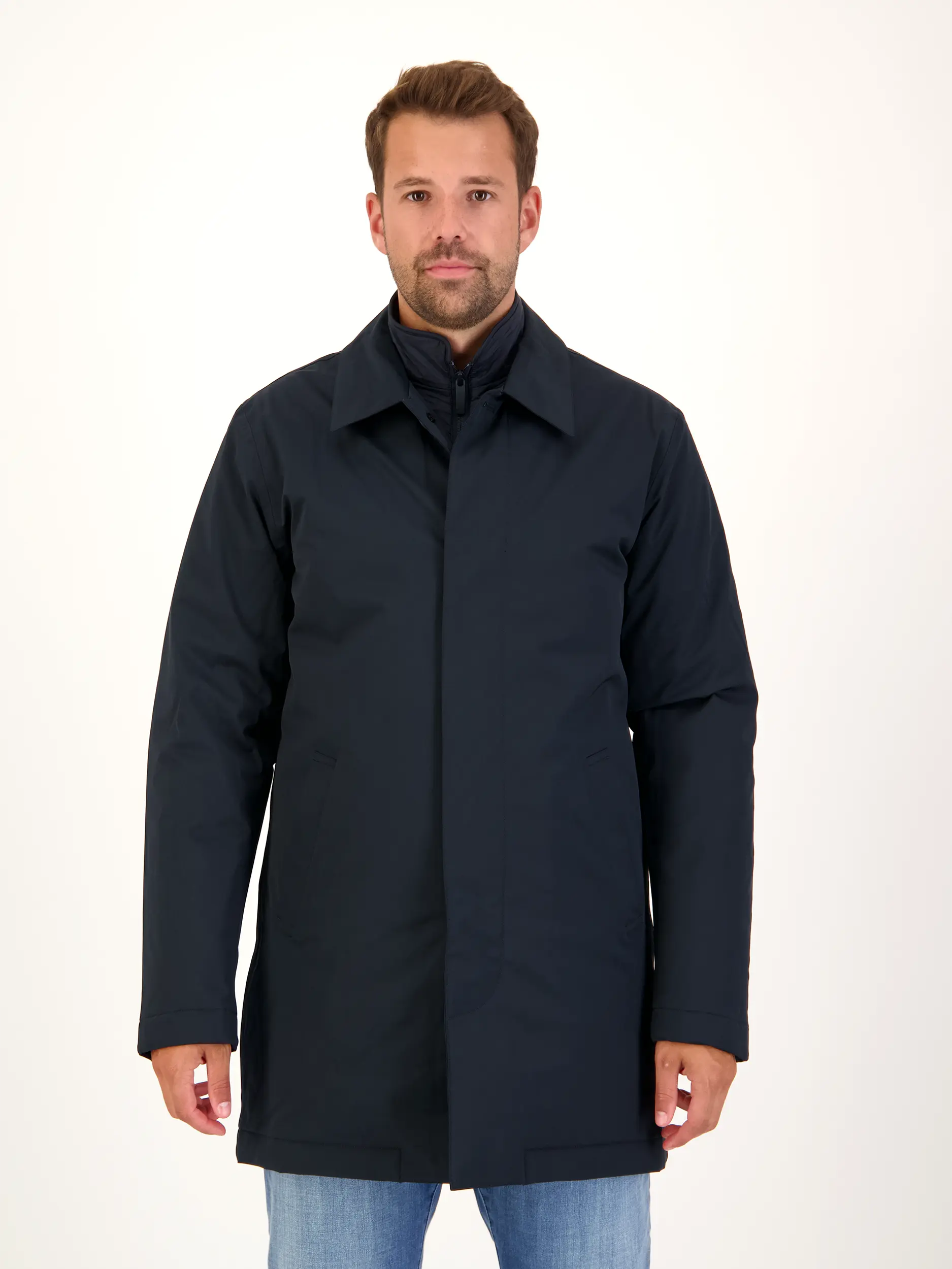Wasserdichte Jacke 'Blake' - Artikel Vorderseite getragen von einem Modell - Farbe: Blau