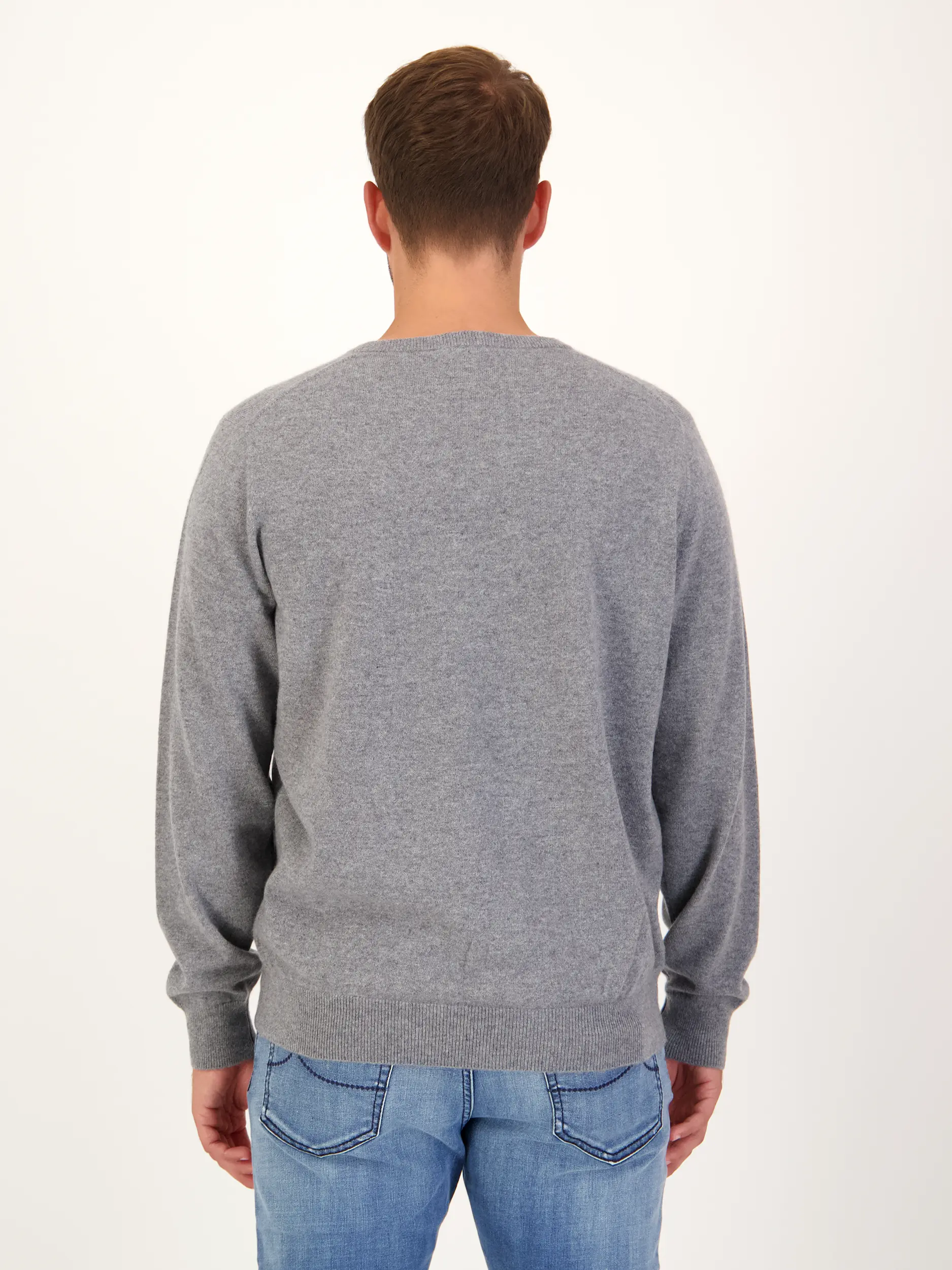Pullover aus Kaschmir langarm - Artikel Rückseite getragen von einem Modell - Farbe: Grau