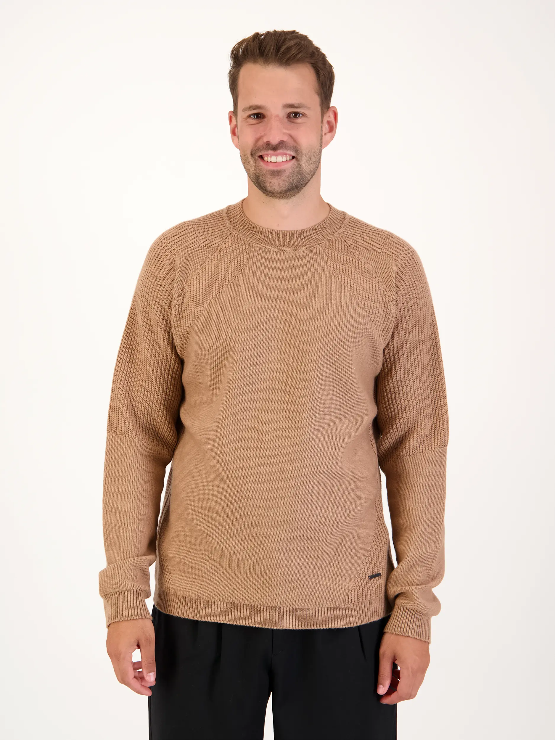 Pullover 'Fleur' aus Woll-Mix langarm - Artikel Vorderseite getragen von einem Modell - Farbe: Braun