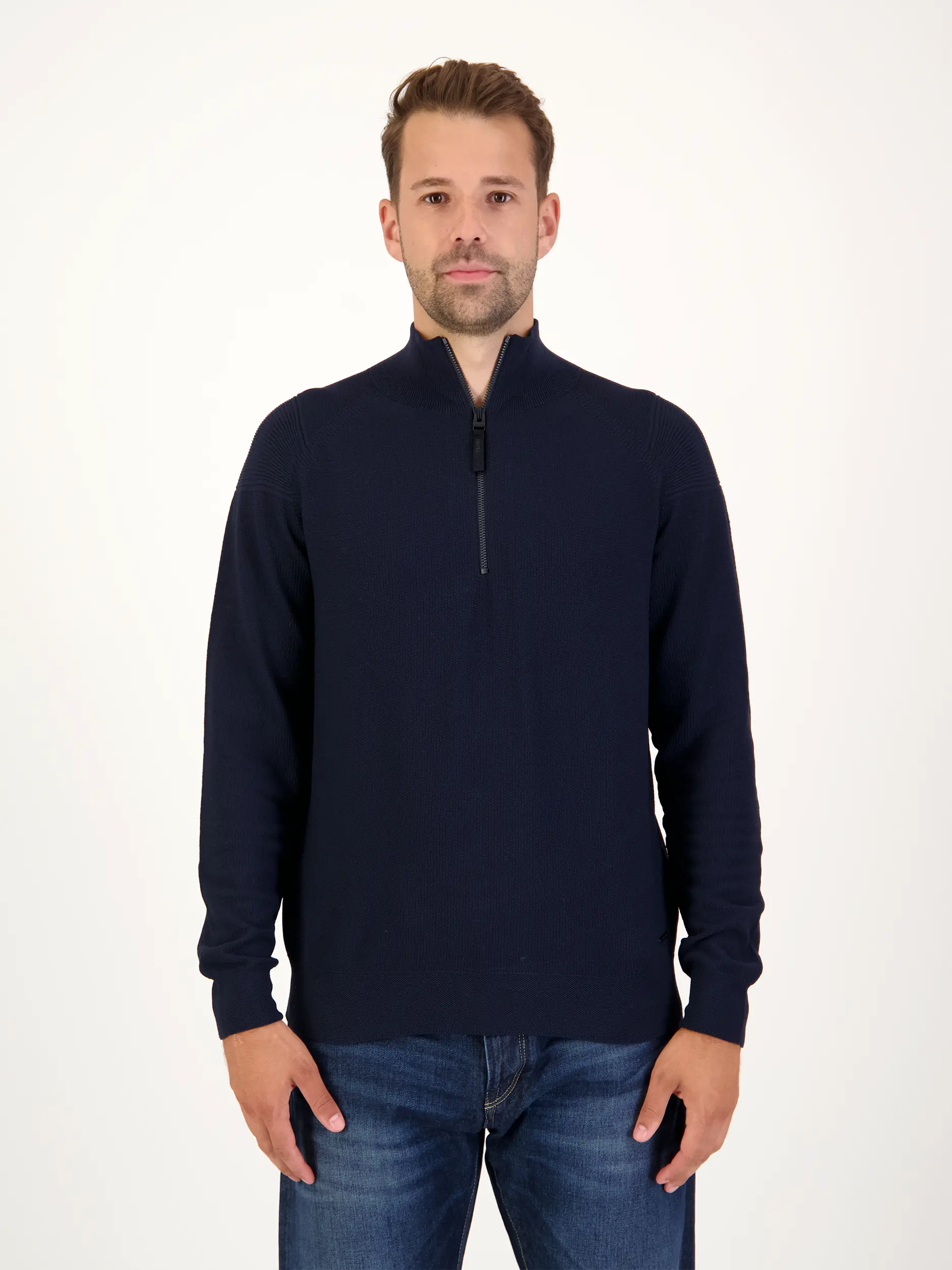 Pullover 'Frost' - Artikel Vorderseite getragen von einem Modell - Farbe: Blau