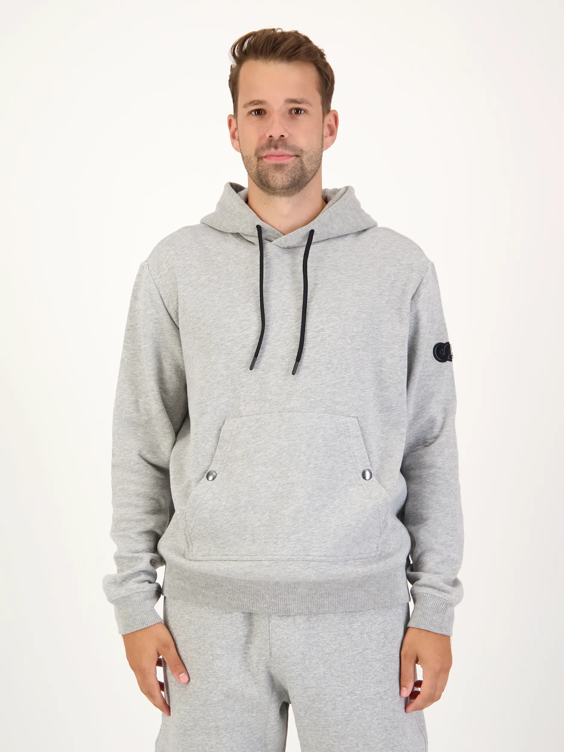 Sweatshirt 'Sefor' - Artikel Vorderseite getragen von einem Modell - Farbe: Grau