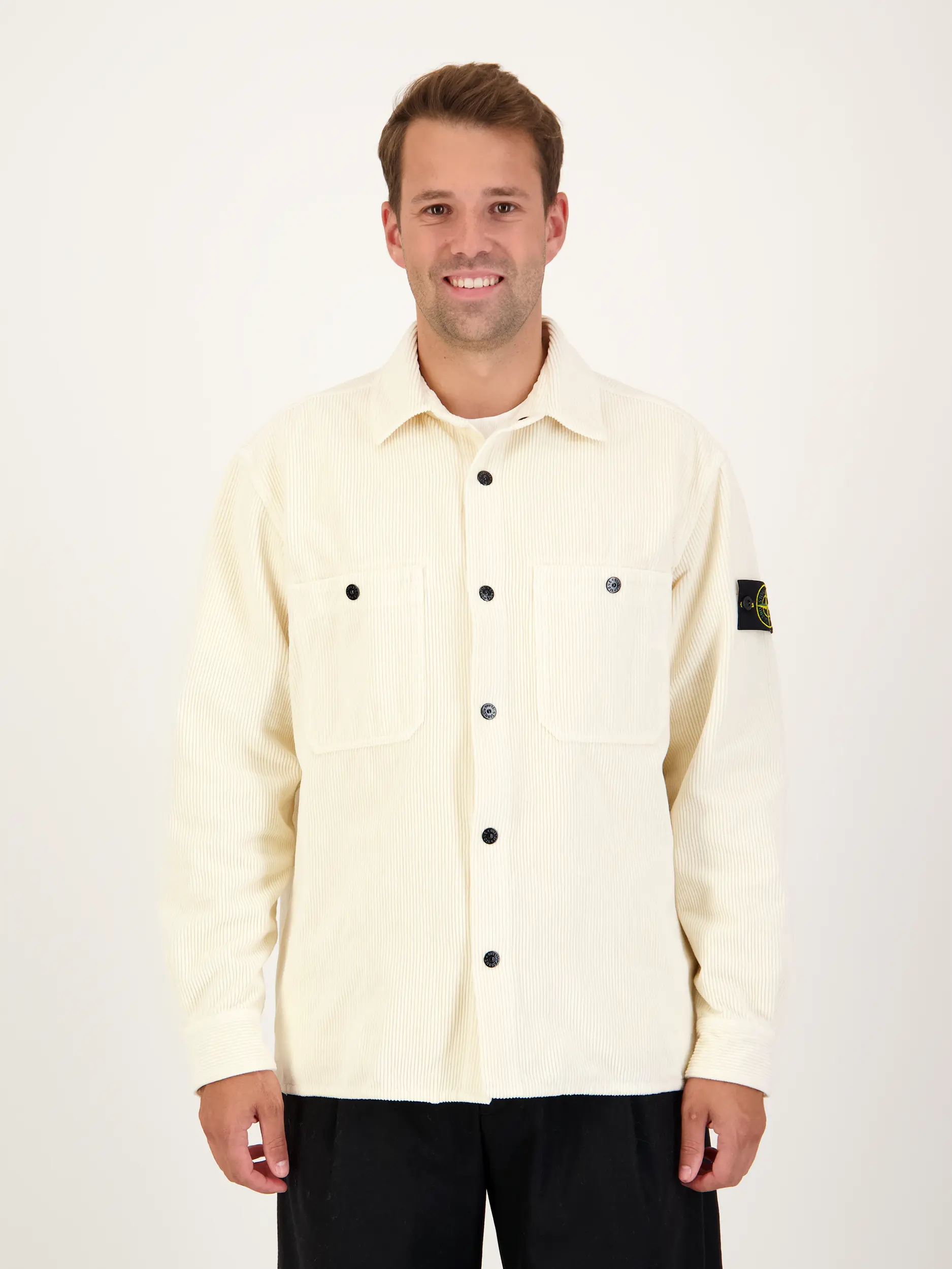 Cord Overshirt - Artikel Vorderseite getragen von einem Modell - Farbe: Creme
