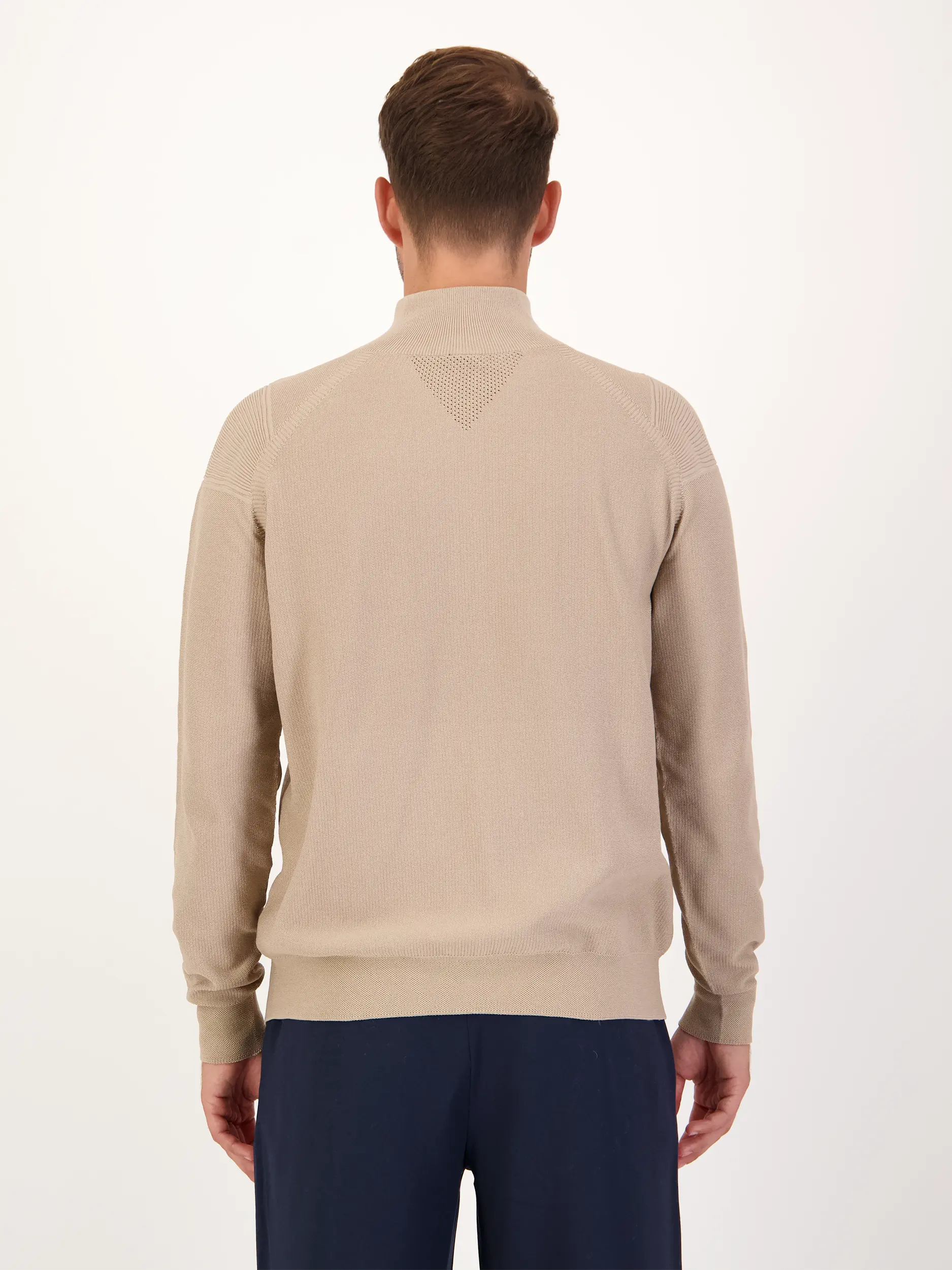Pullover 'Frost' - Artikel Rückseite getragen von einem Modell - Farbe: Braun