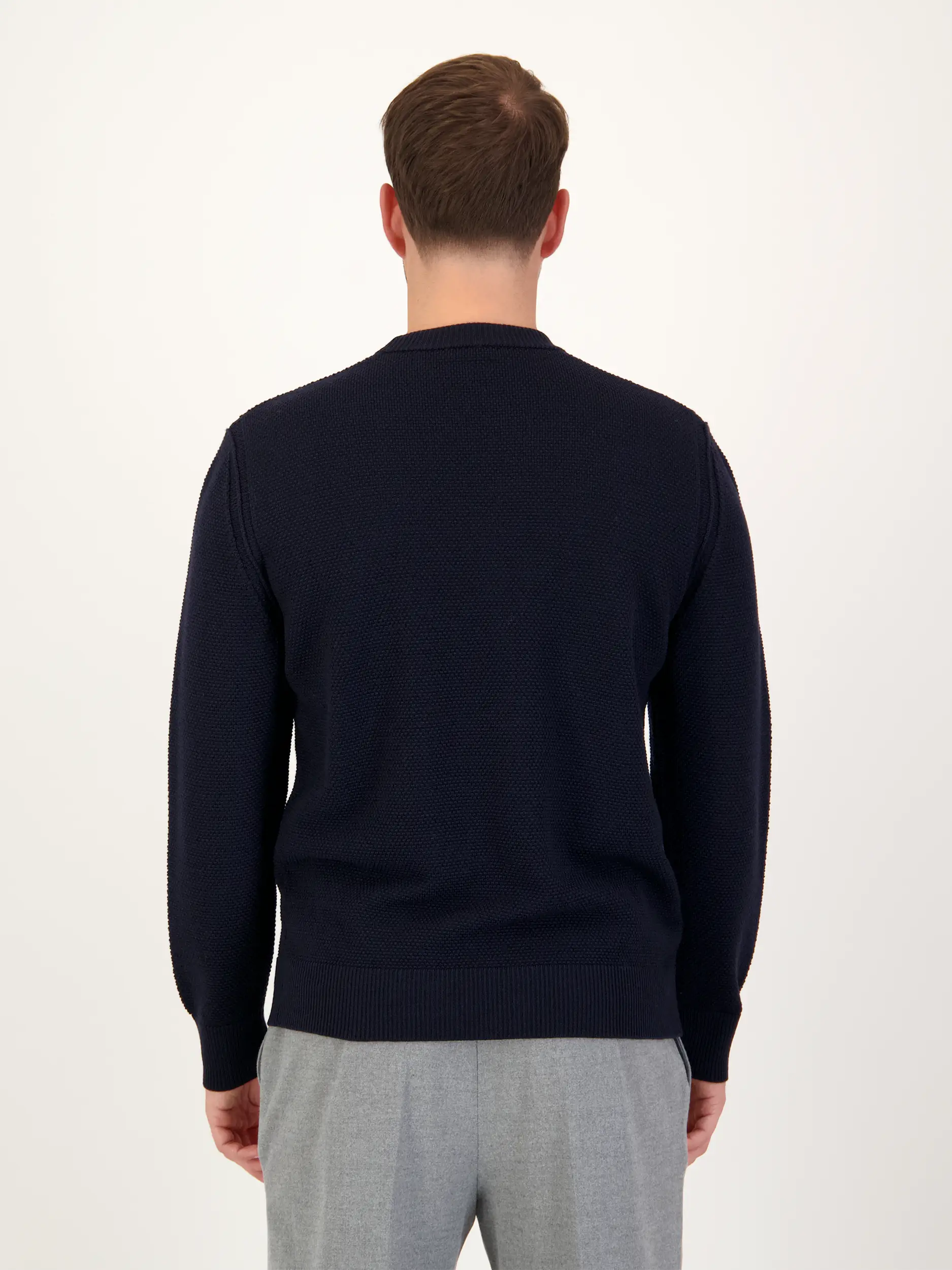 Pullover aus Wolle langarm - Artikel Rückseite getragen von einem Modell - Farbe: Blau