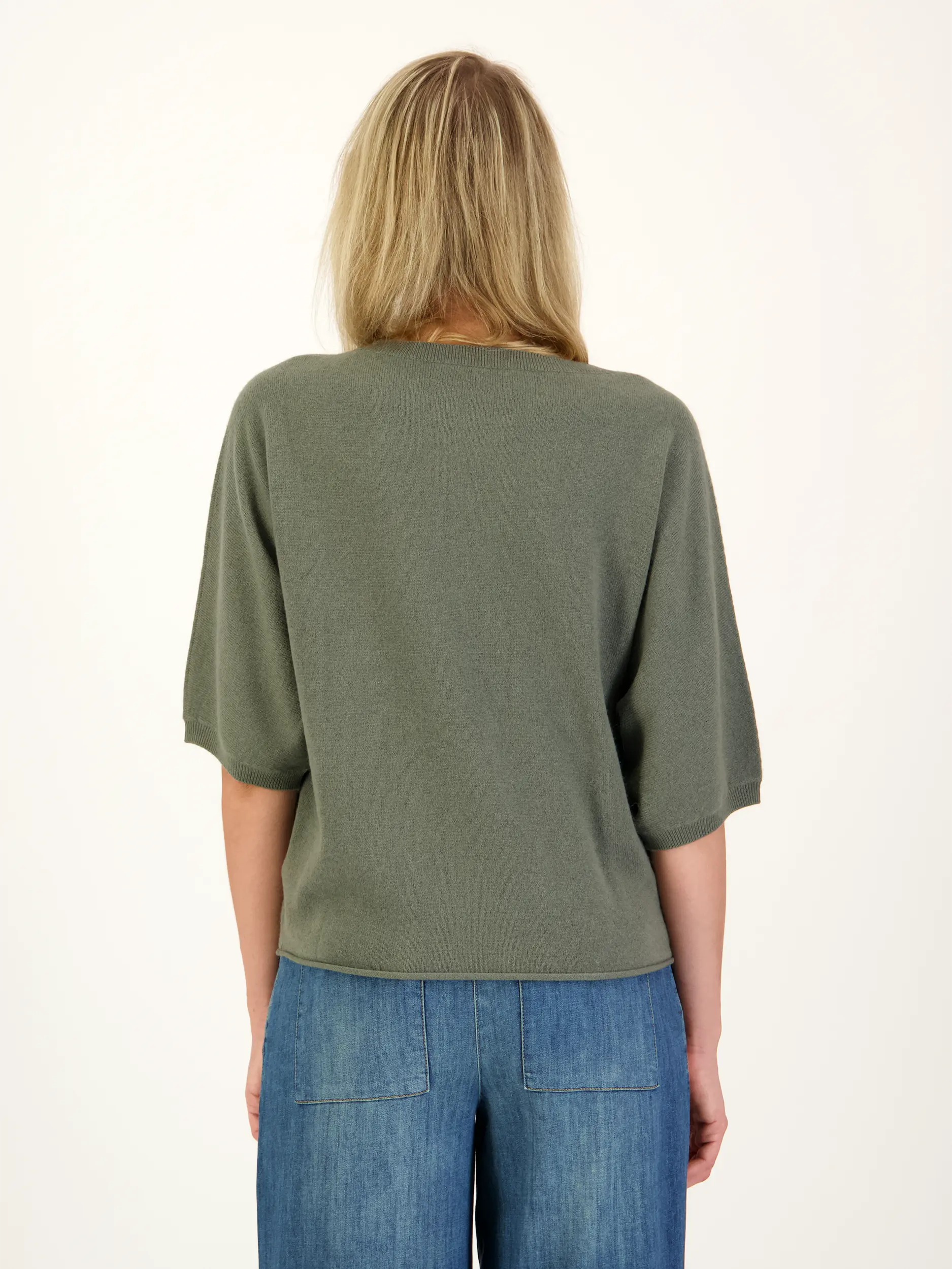 Pullover aus Wolle kurzarm - Artikel Rückseite getragen von einem Modell