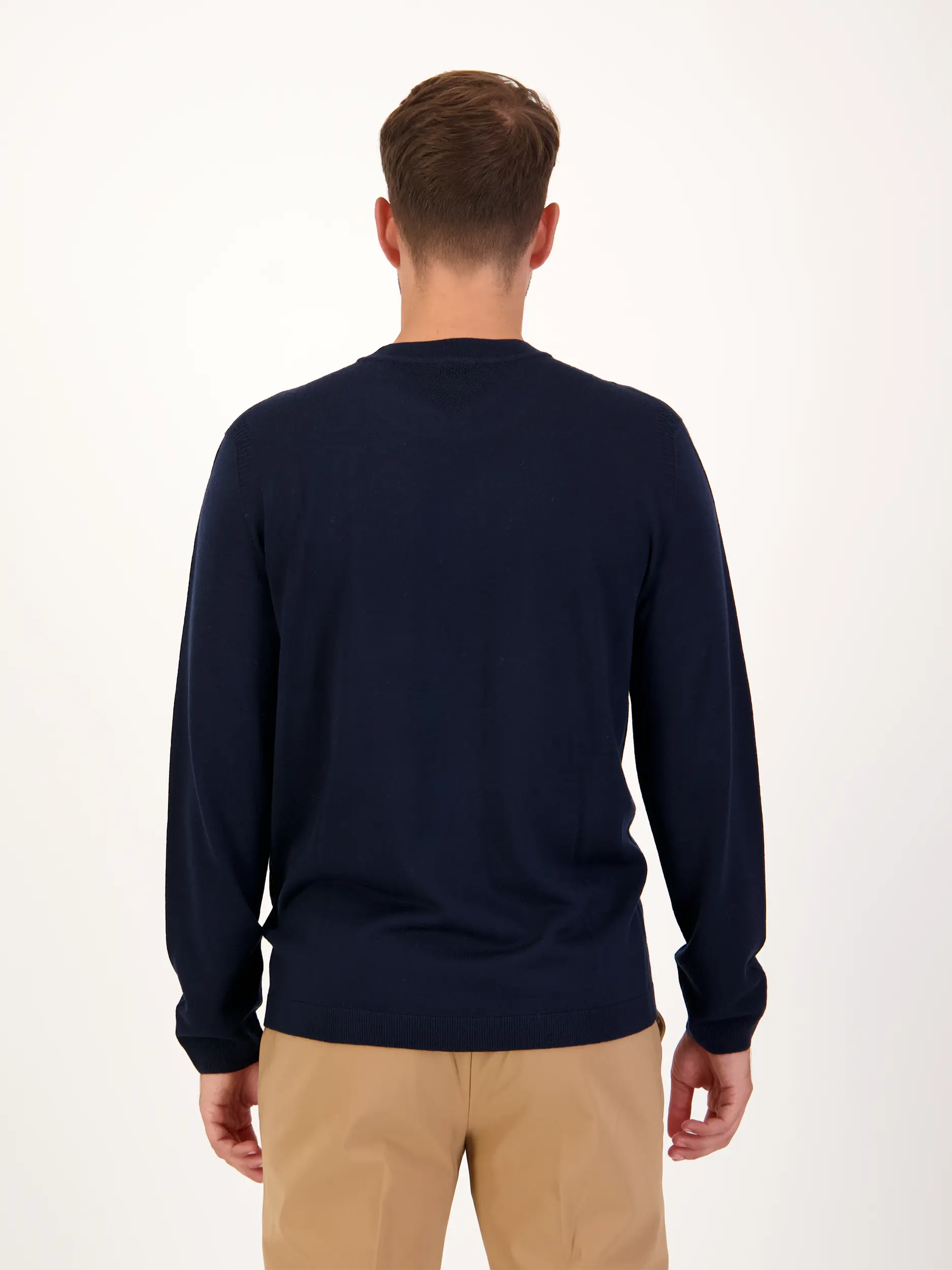 Pullover 'Foton' aus Wolle langarm - Artikel Rückseite getragen von einem Modell - Farbe: Blau