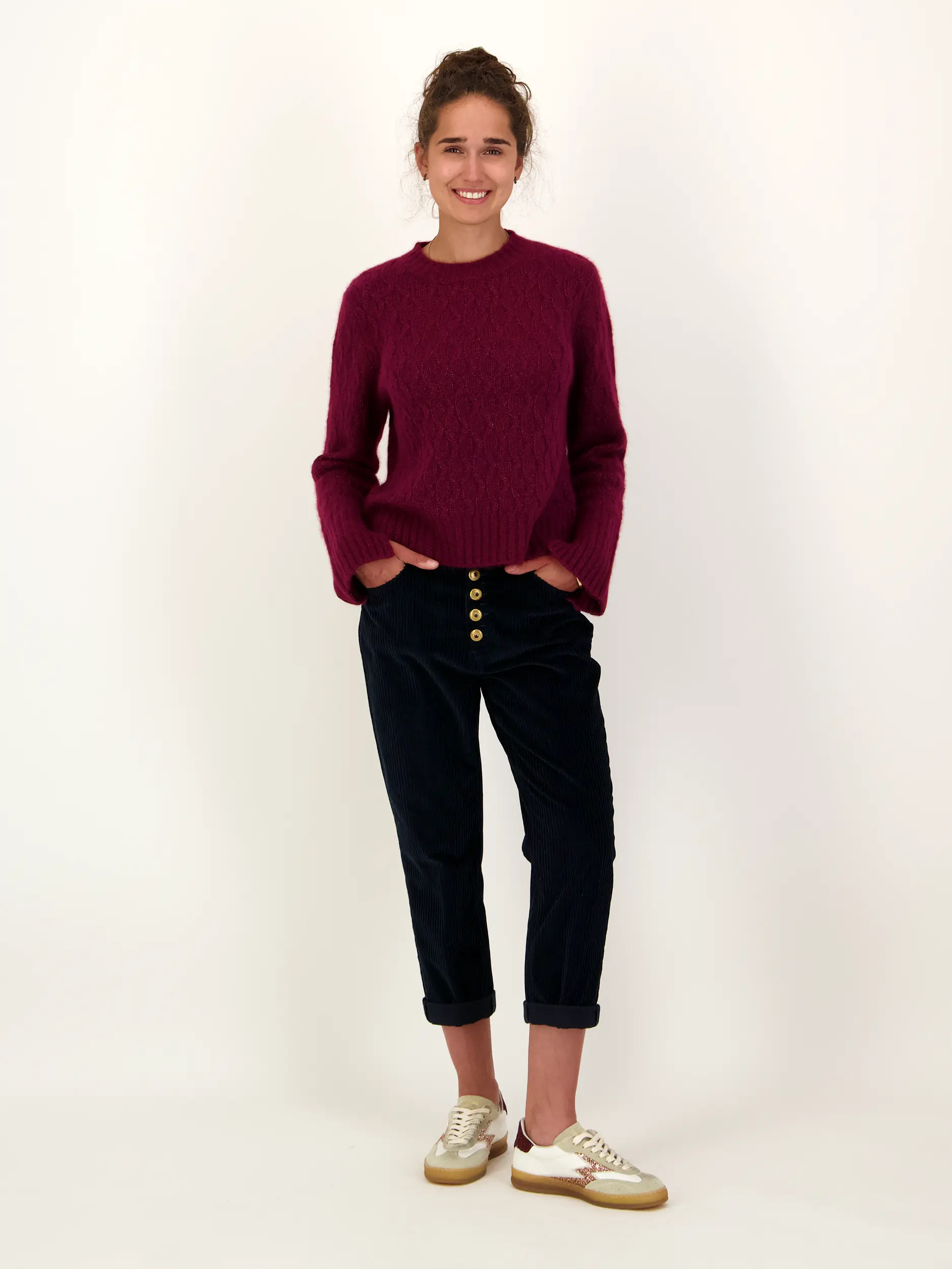 Pullover 'Ramster' aus Kaschmir langarm - Artikel Teil eines Outfits getragen von einem Modell