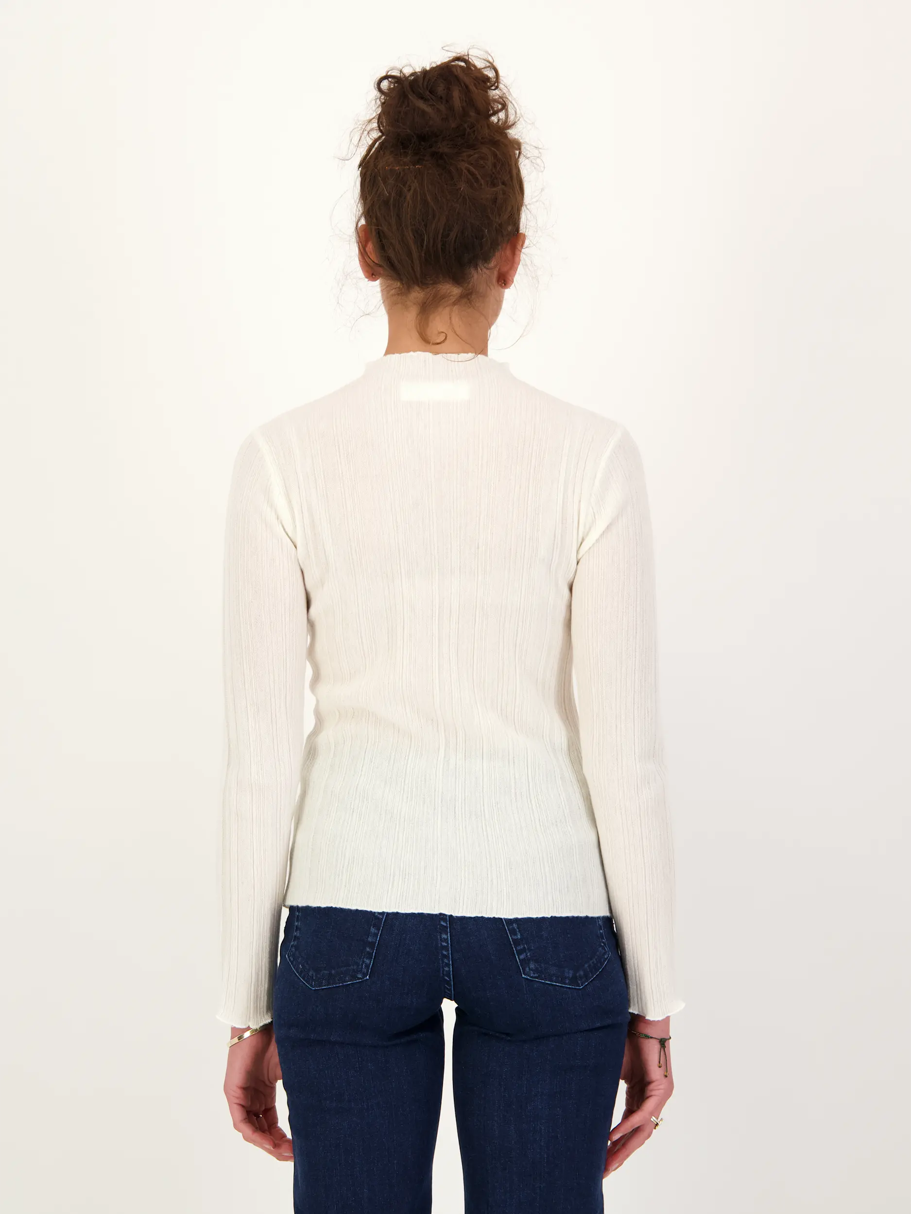 Rippstrickshirt 'Sajose' aus Wolle - Artikel Rückseite getragen von einem Modell - Farbe: Creme