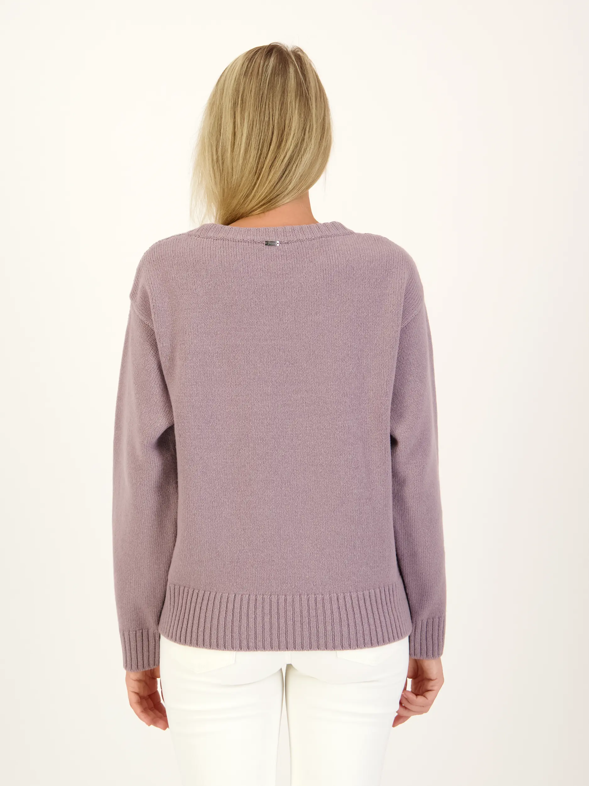 Pullover aus Wolle langarm - Artikel Rückseite getragen von einem Modell