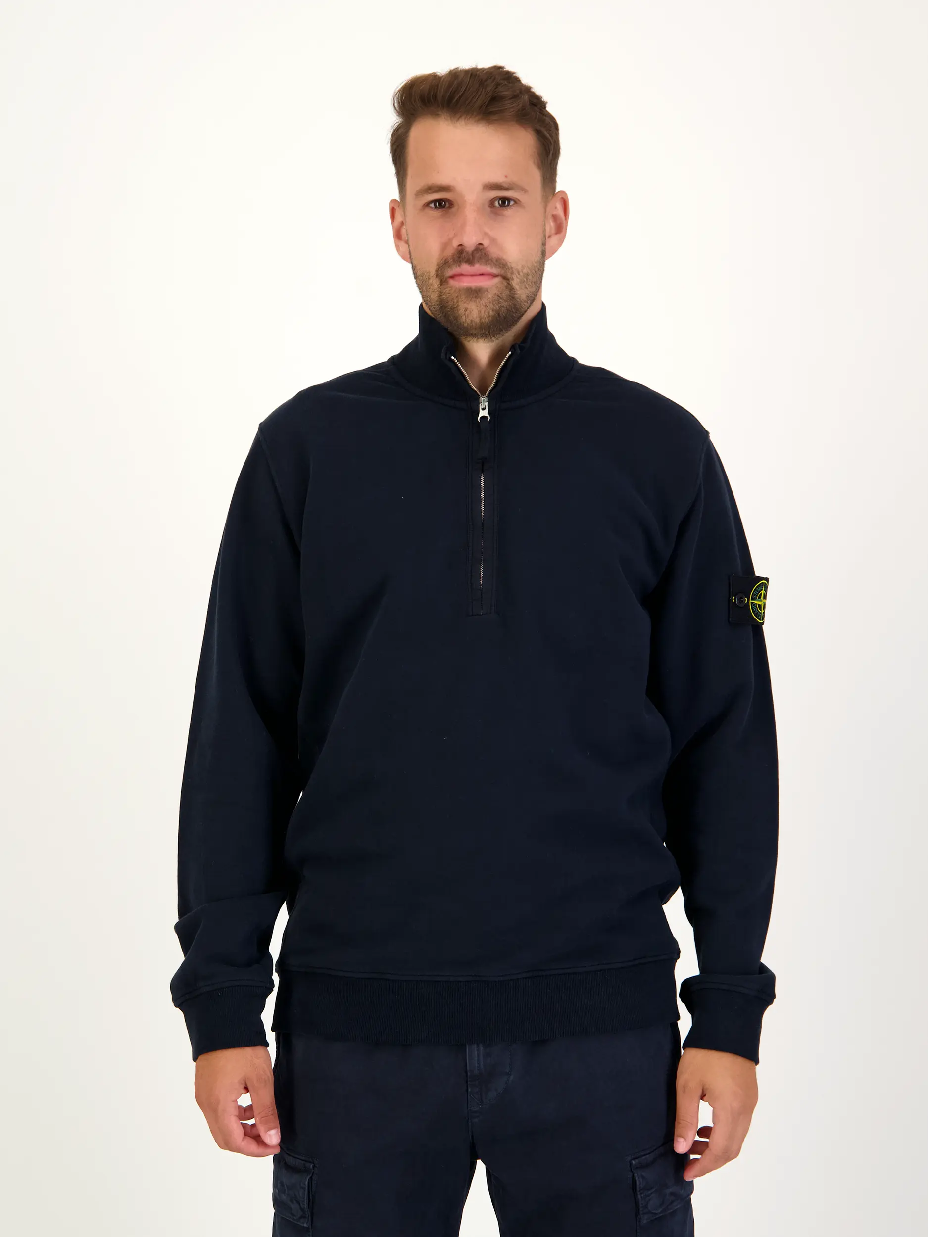 Sweatshirt - Artikel Vorderseite getragen von einem Modell - Farbe: Blau