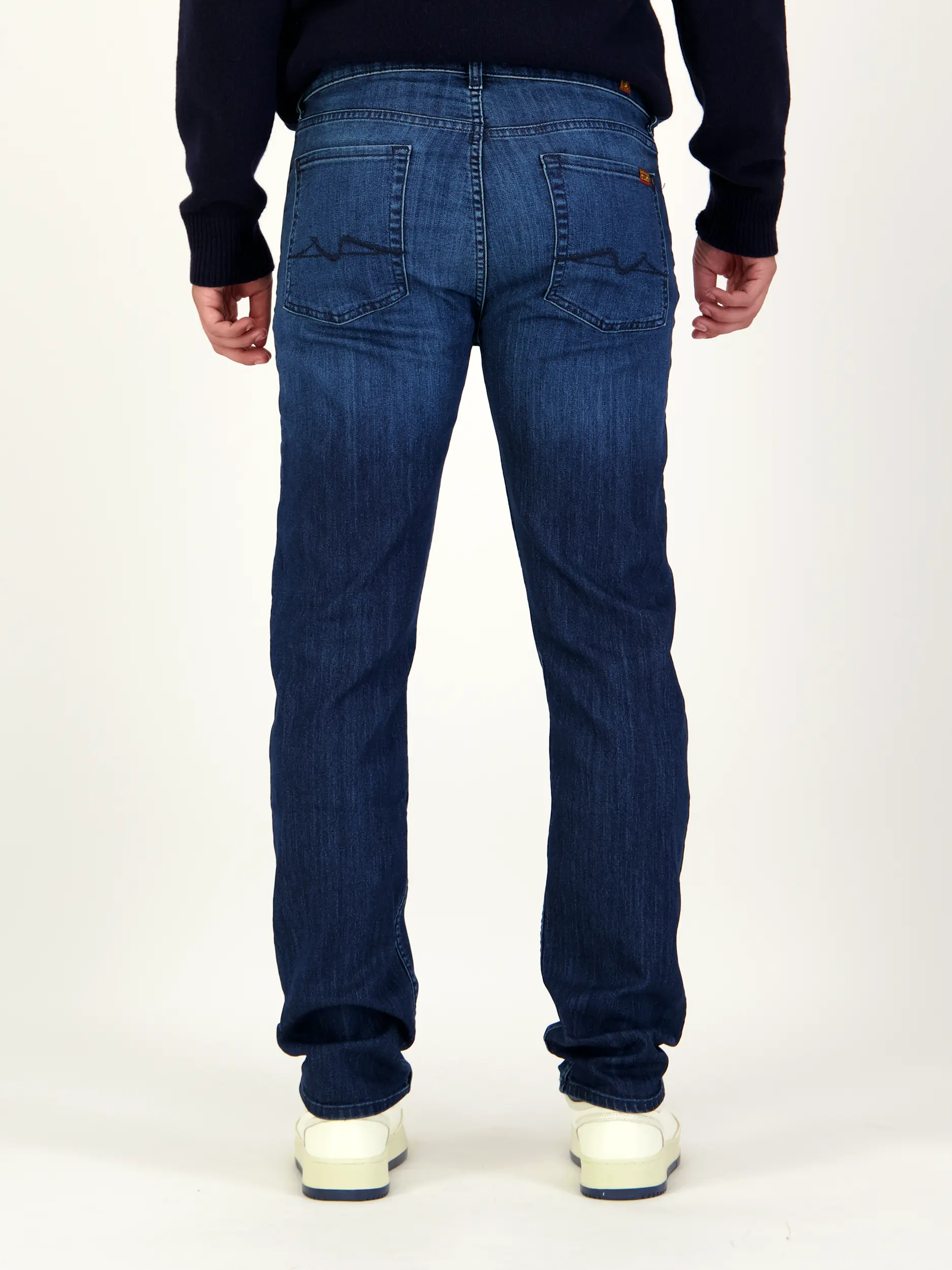 Mid Rise Slim Fit Jeans 'Landing' - Artikel Rückseite getragen von einem Modell - Farbe: Blau