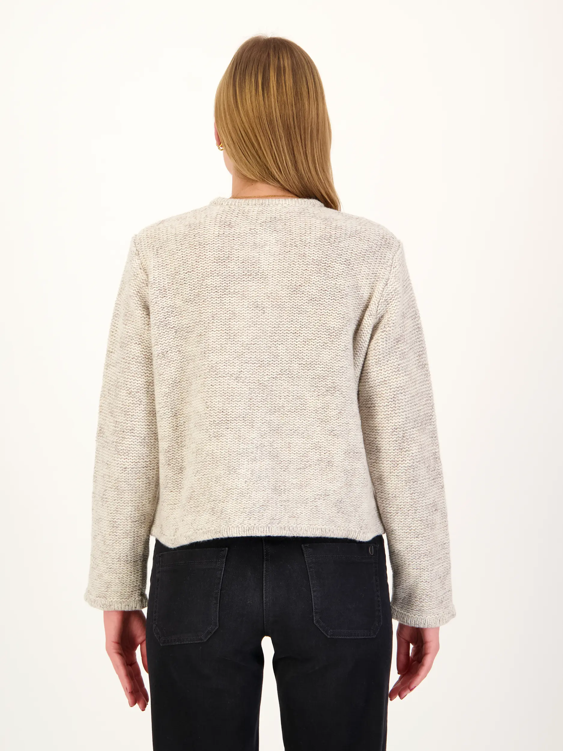 Strickjacke 'Patricia' - Artikel Rückseite getragen von einem Modell - Farbe: Beige