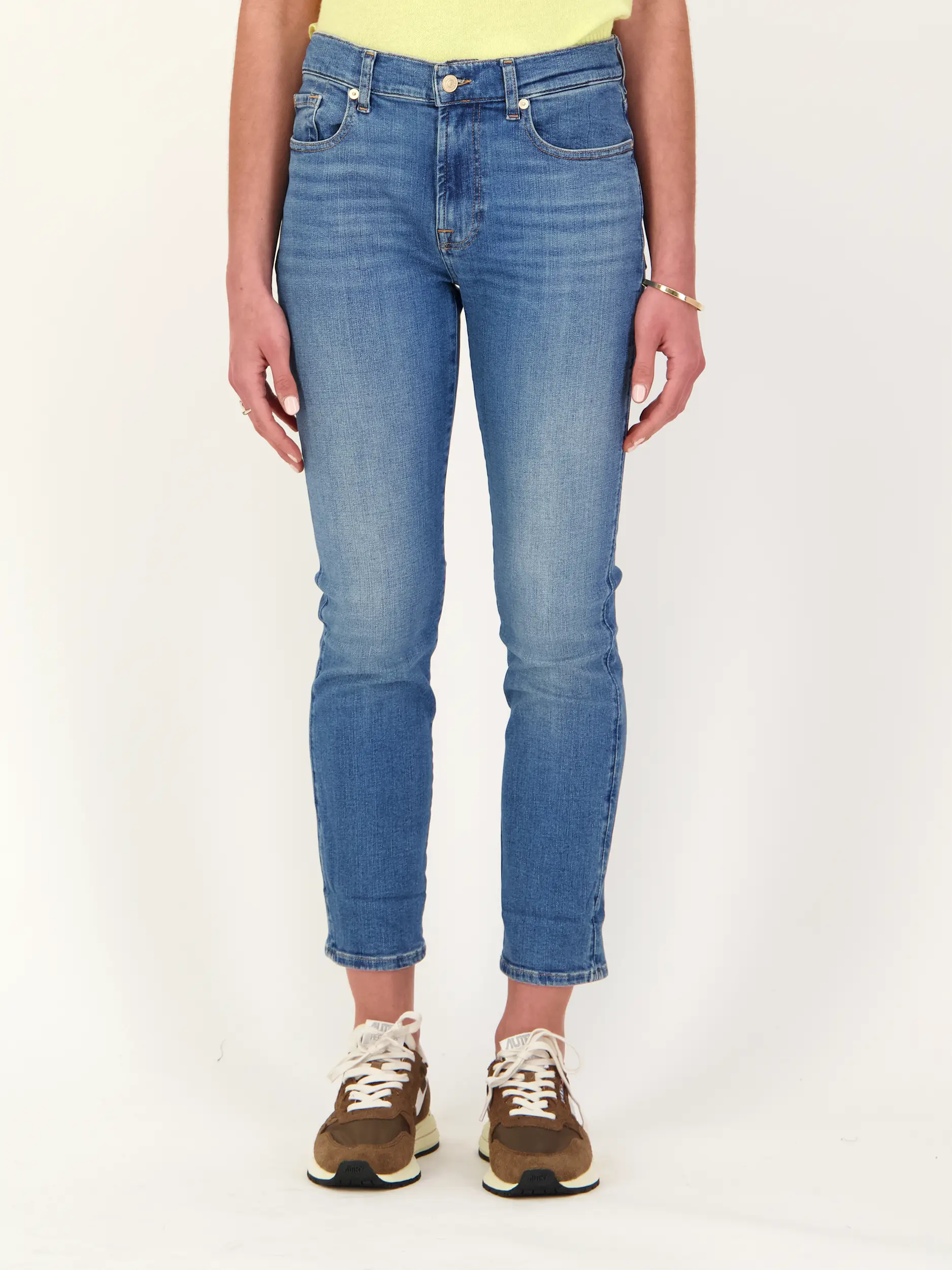 High Rise Skinny Jeans 'Relaxed Skinny' - Artikel Vorderseite getragen von einem Modell - Farbe: Blau