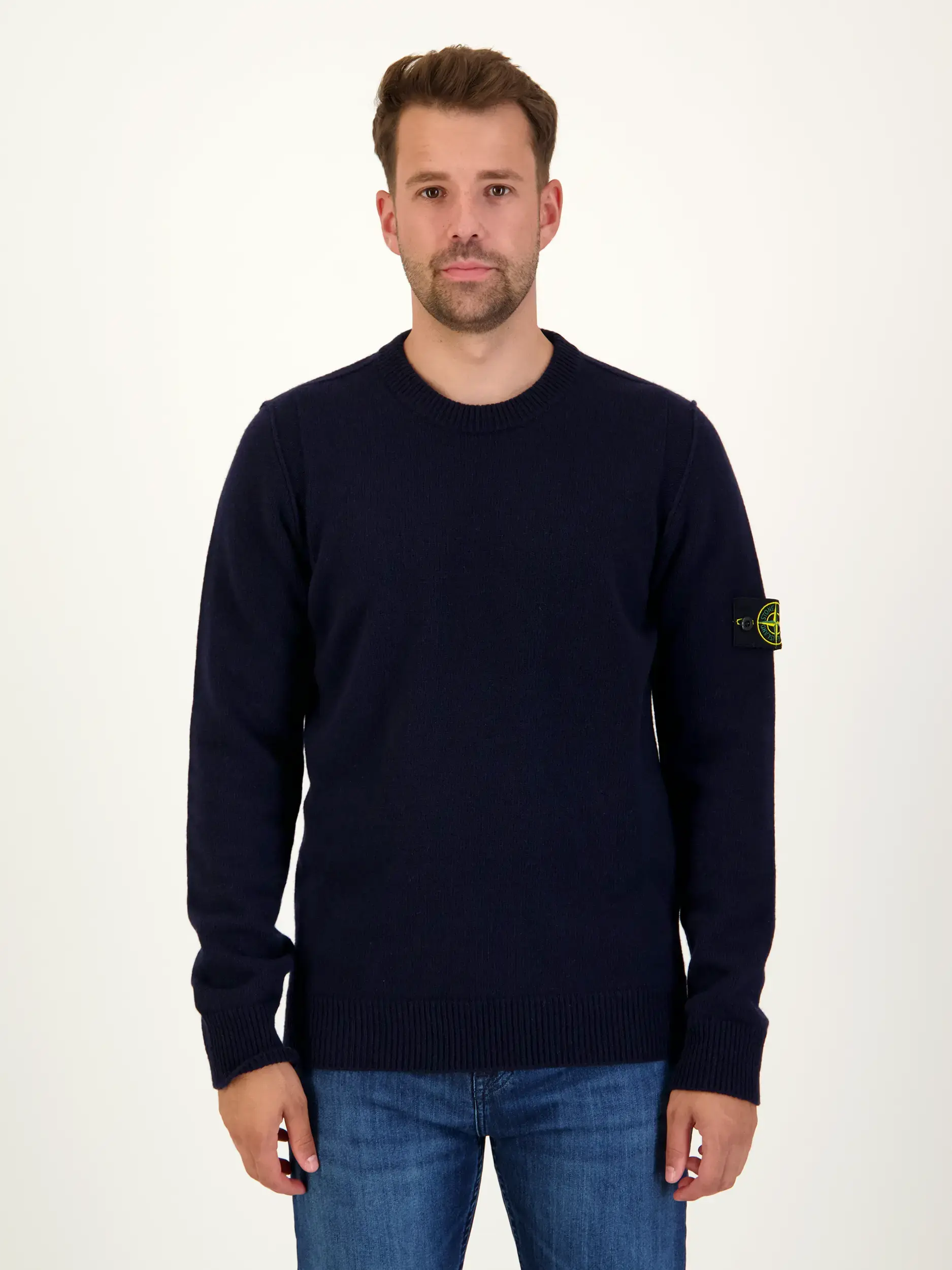 Pullover - Artikel Vorderseite getragen von einem Modell
