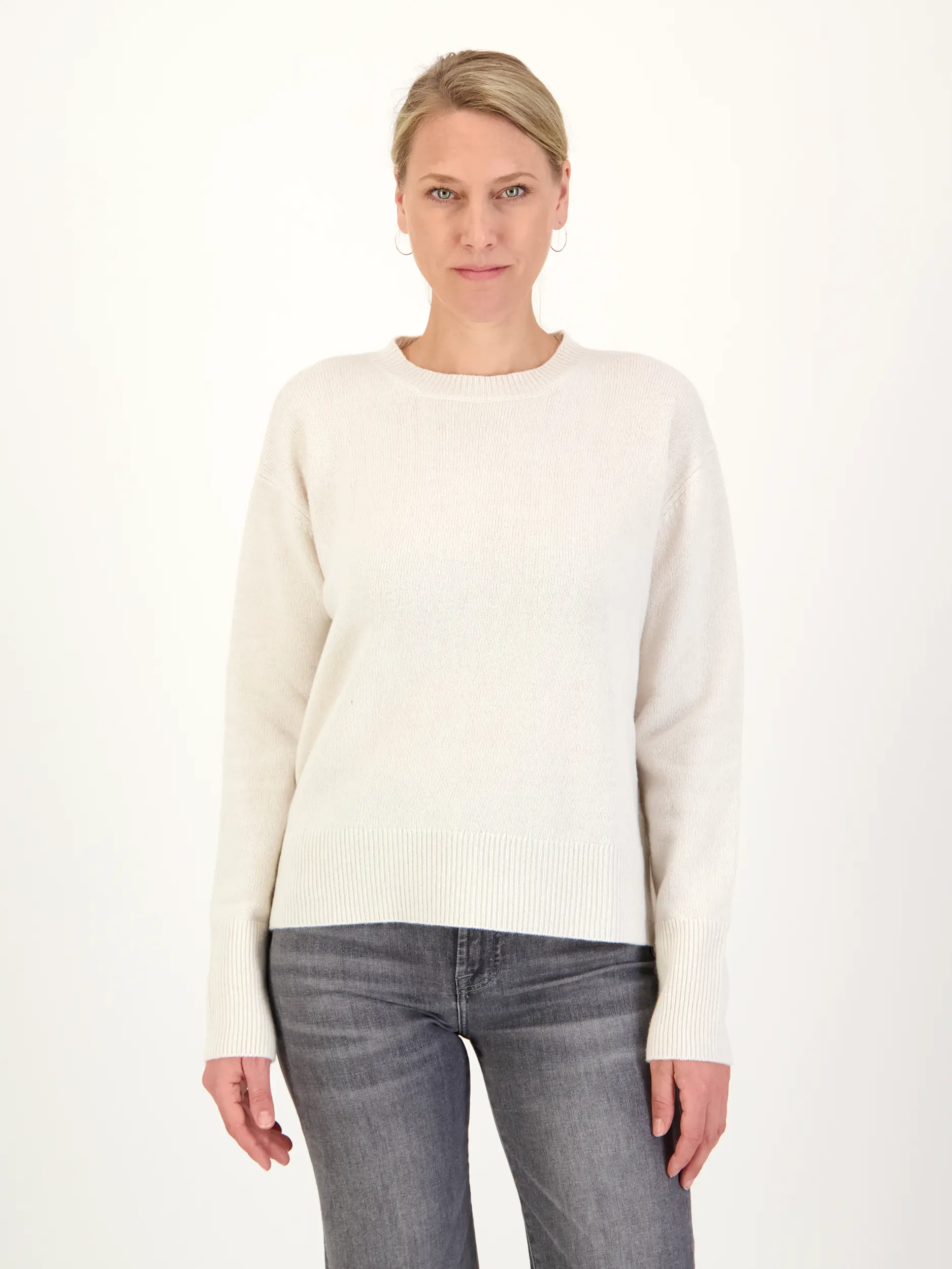 Pullover 'Cleo' aus Kaschmir-Mix langarm - Artikel Vorderseite getragen von einem Modell
