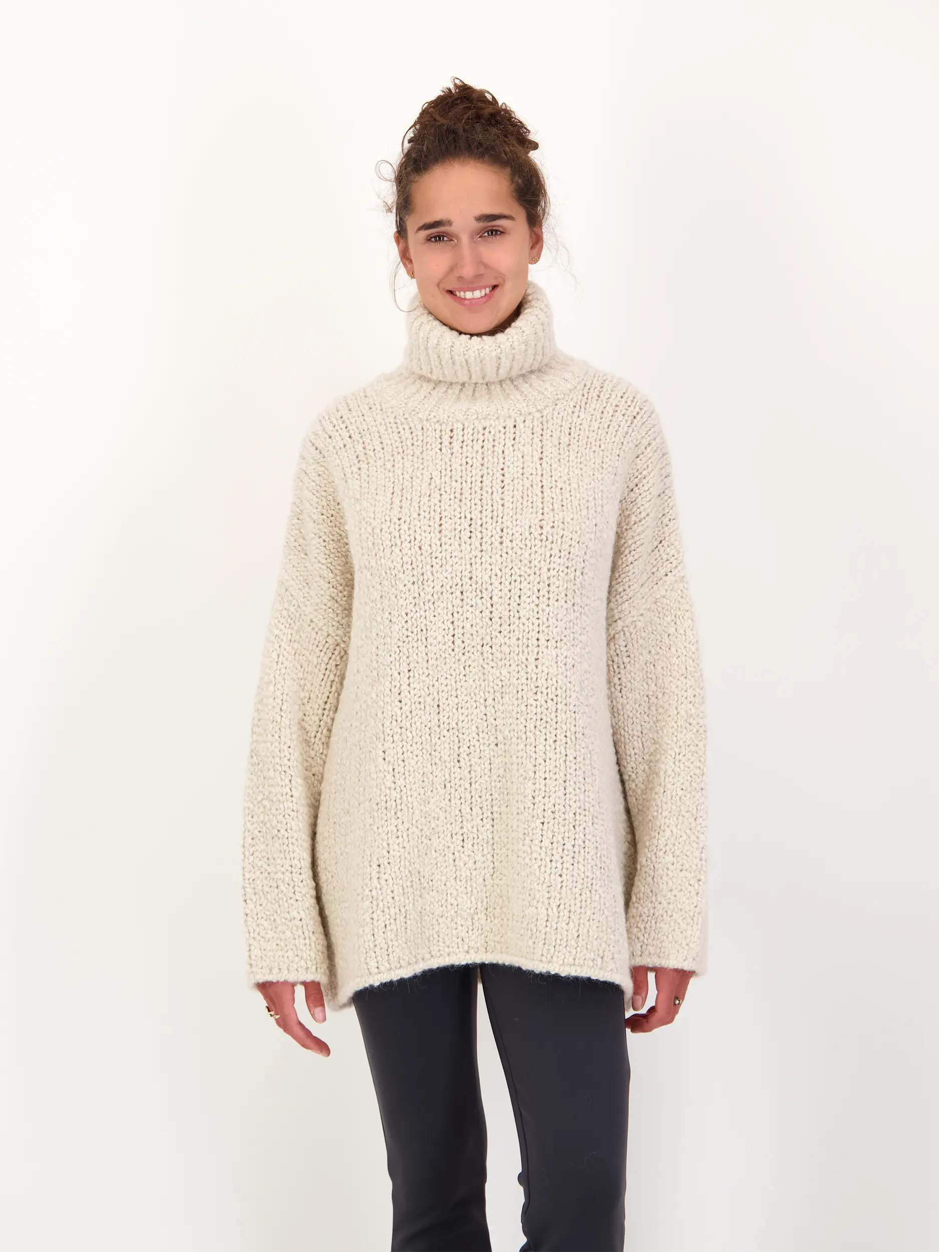 Rollkragenpullover 'Vito' langarm - Artikel Vorderseite getragen von einem Modell - Farbe: Beige