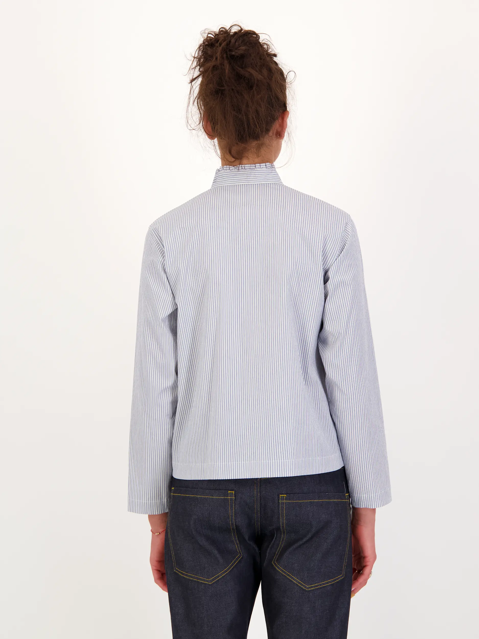 Baumwollbluse 'Clarissa' - Artikel Rückseite getragen von einem Modell - Farbe: Grau