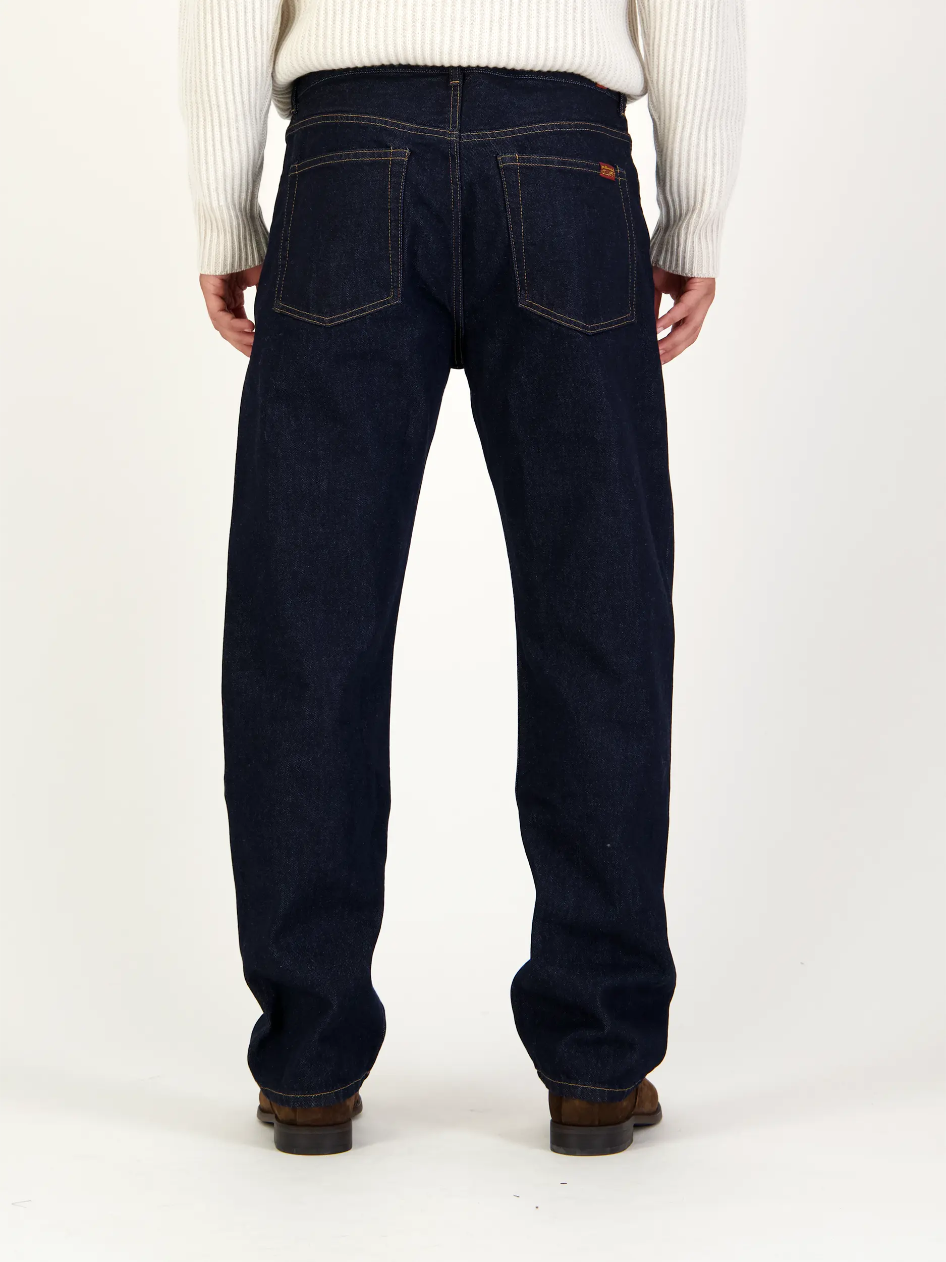 Mid Rise Straight Leg Jeans 'Mason' - Artikel Rückseite getragen von einem Modell - Farbe: Blau
