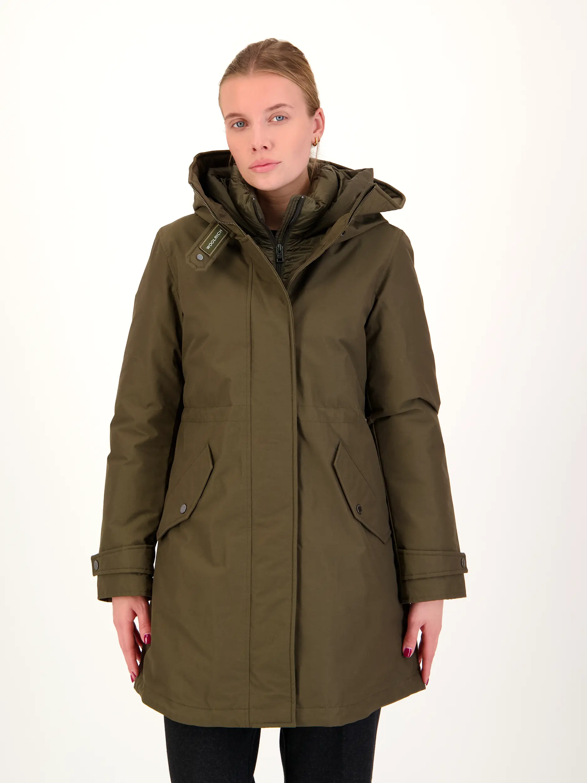 Parka 'Authentic' - Artikel Vorderseite getragen von einem Modell - Farbe: Grün