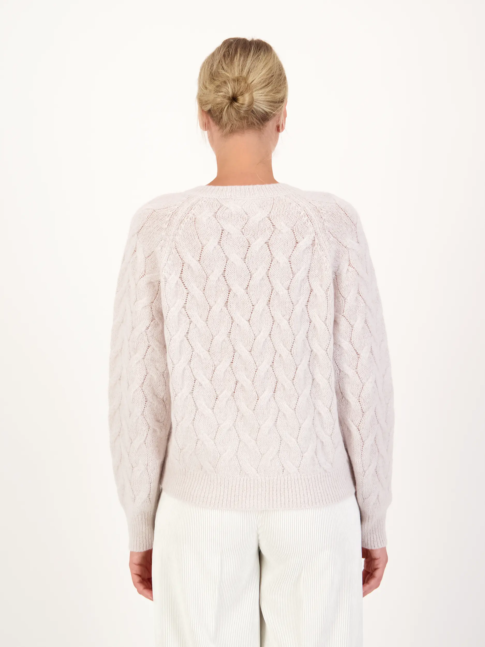 Strickjacke aus Kaschmir - Artikel Rückseite getragen von einem Modell - Farbe: Beige