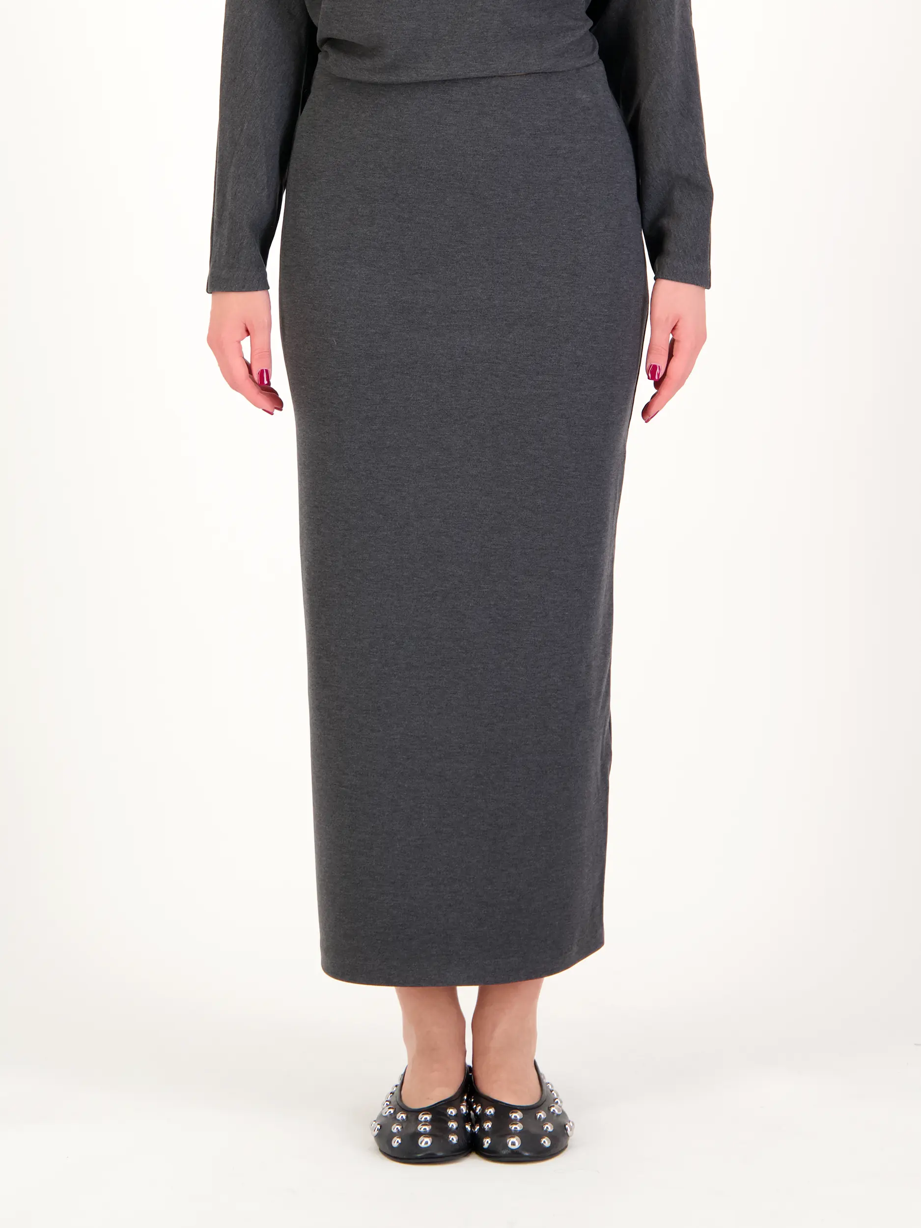 Maxirock 'Vonica'  - Artikel Vorderseite getragen von einem Modell - Farbe: Grau