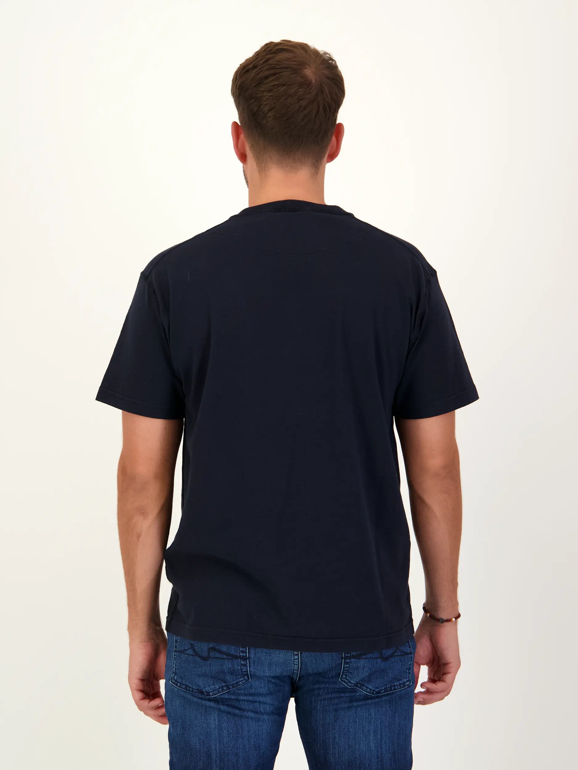T-Shirt - Artikel Rückseite getragen von einem Modell