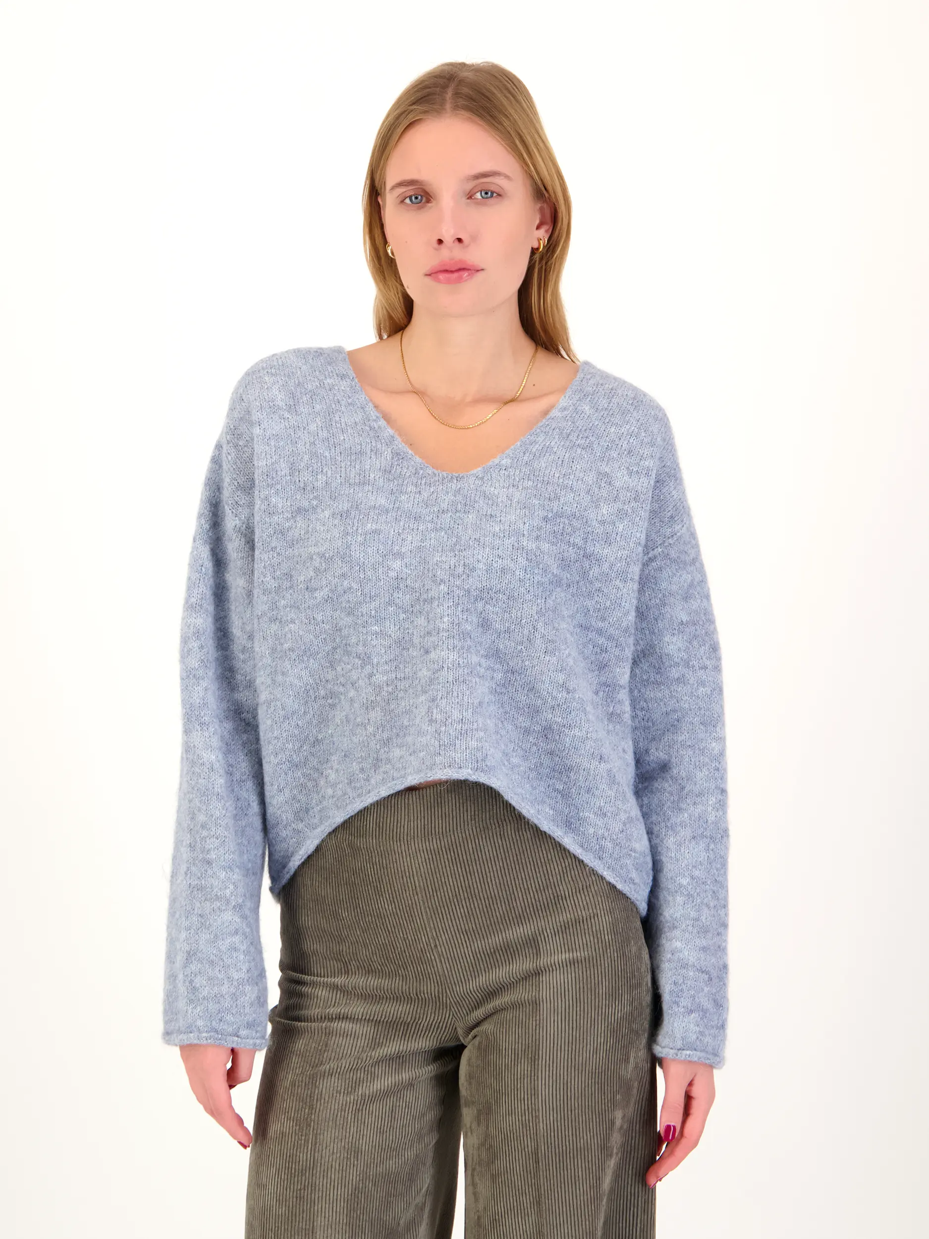 Pullover 'Somaija' - Artikel Vorderseite getragen von einem Modell - Farbe: Blau