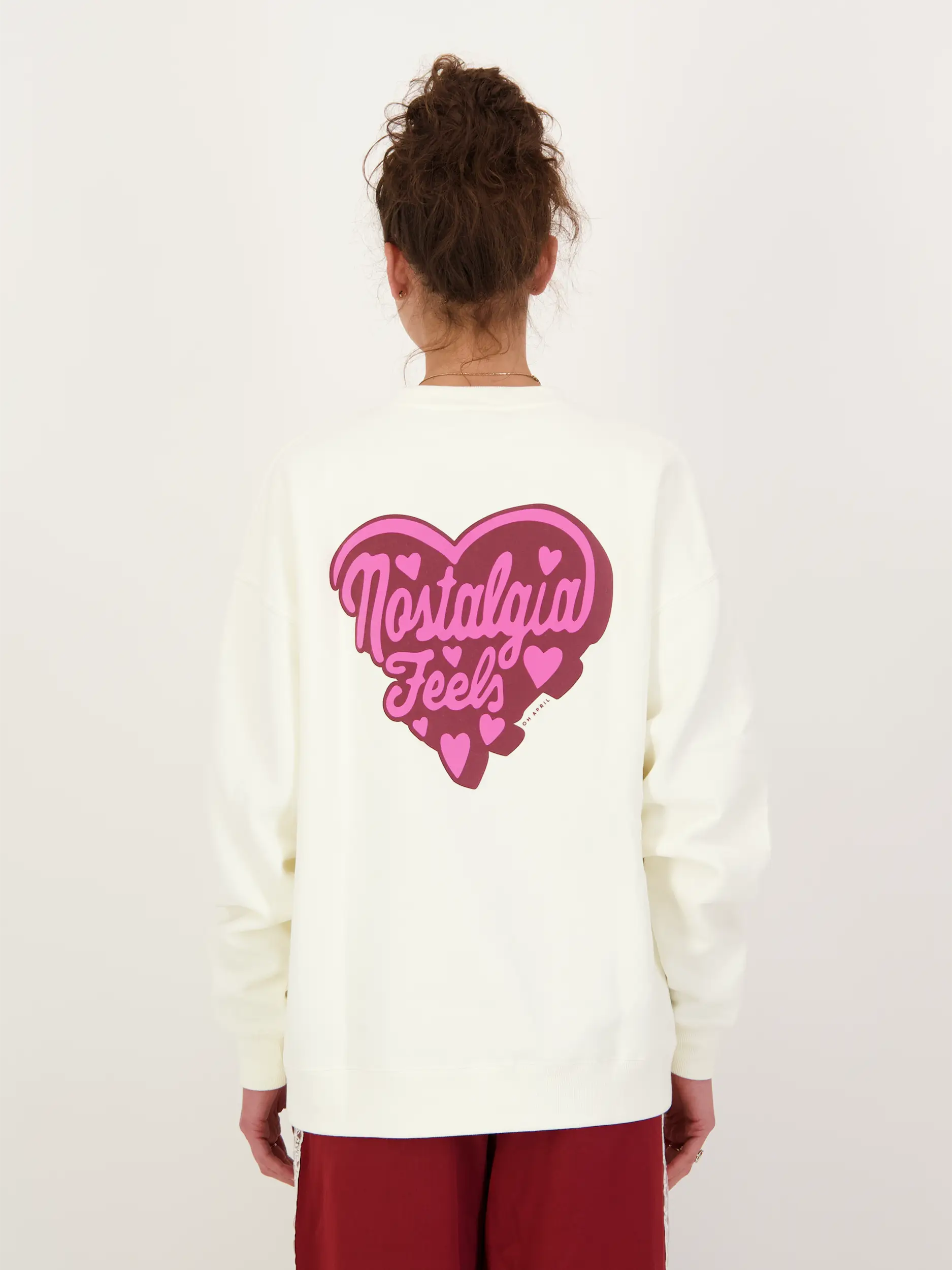 Sweatshirt 'Nostalgia Heart' - Artikel Rückseite getragen von einem Modell - Farbe: Creme