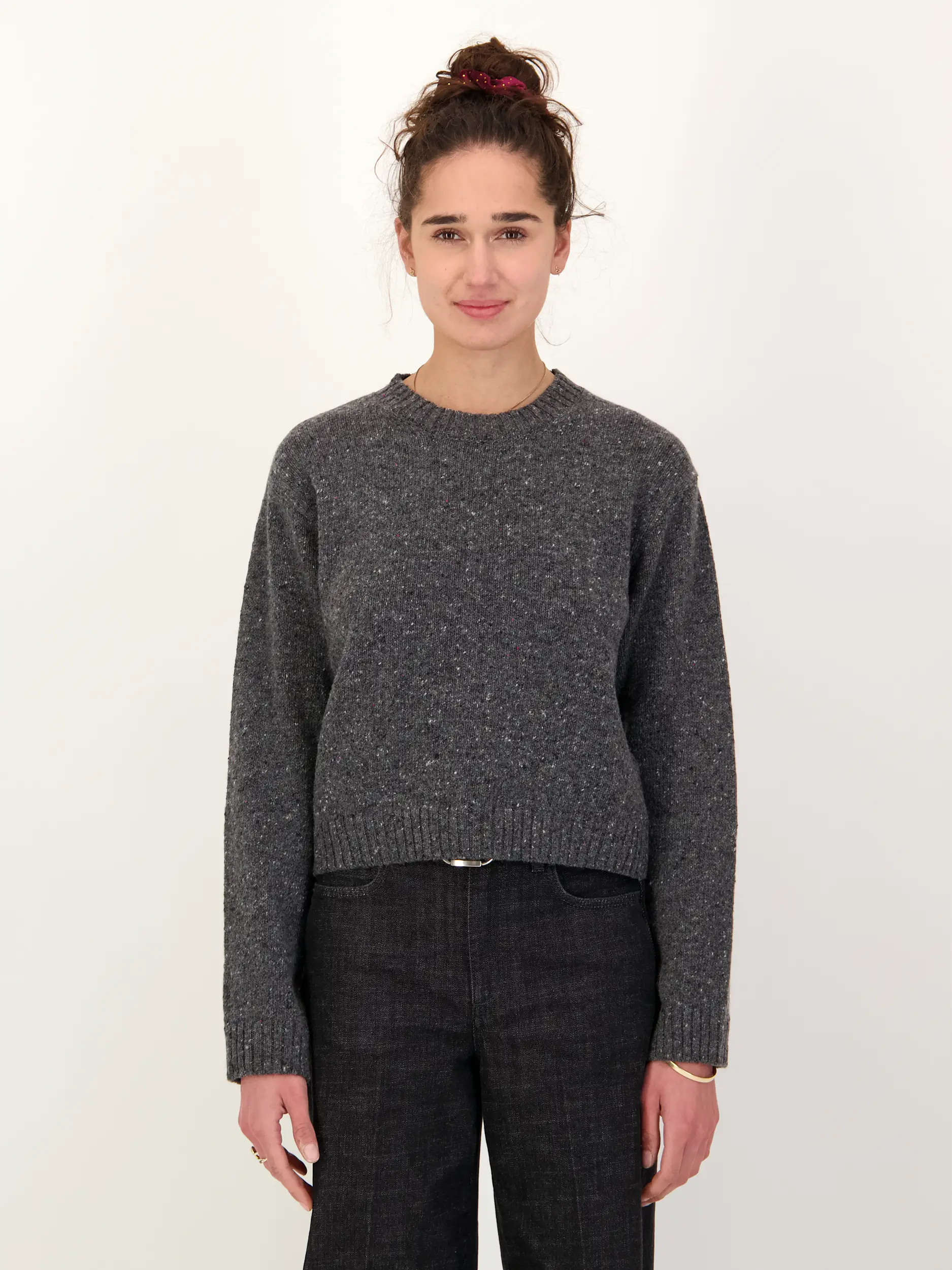 Pullover 'Salois' langarm - Artikel Vorderseite getragen von einem Modell - Farbe: Grau