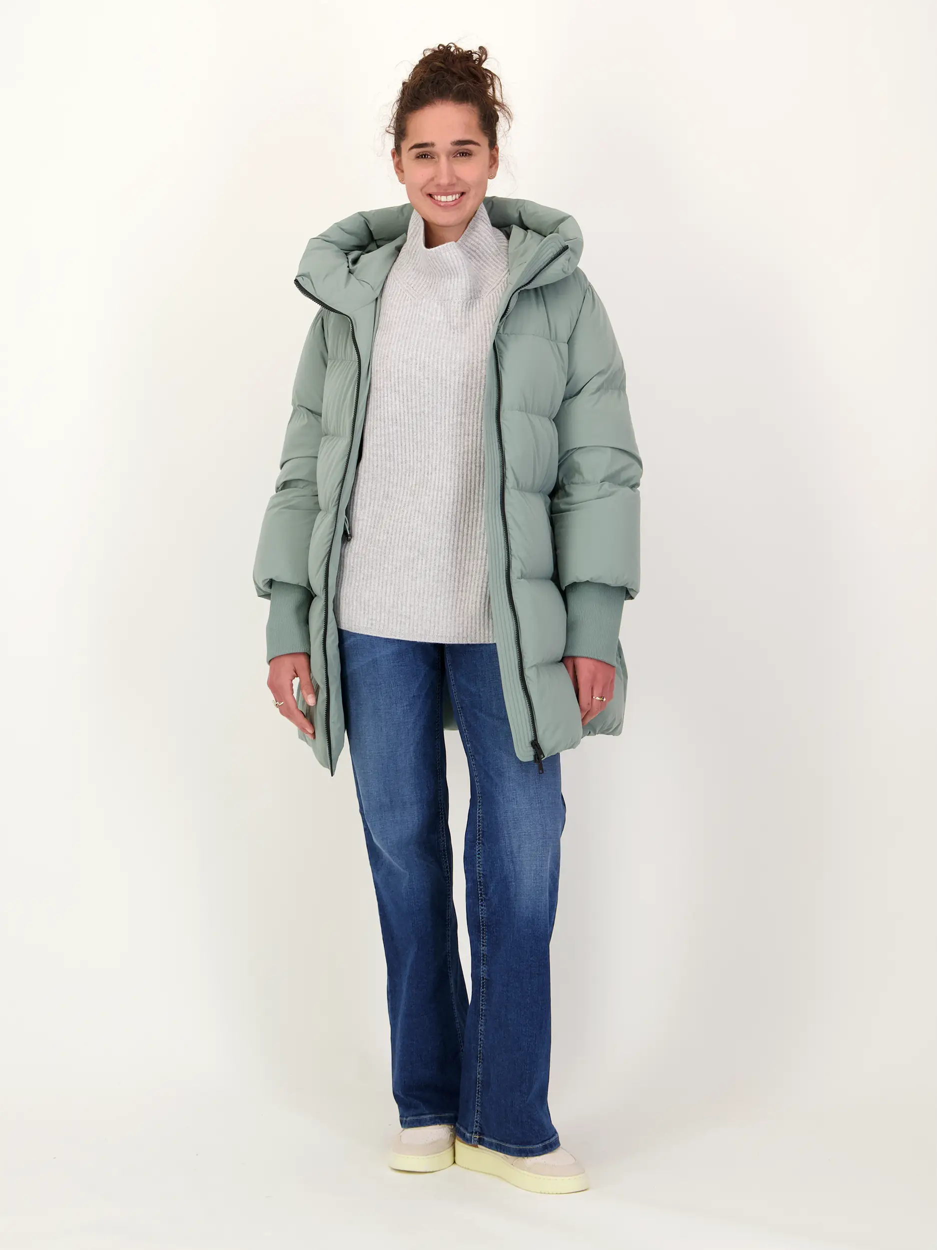 Pullover aus Wolle 3/4-Arm - Artikel Teil eines Outfits getragen von einem Modell - Farbe: Grau