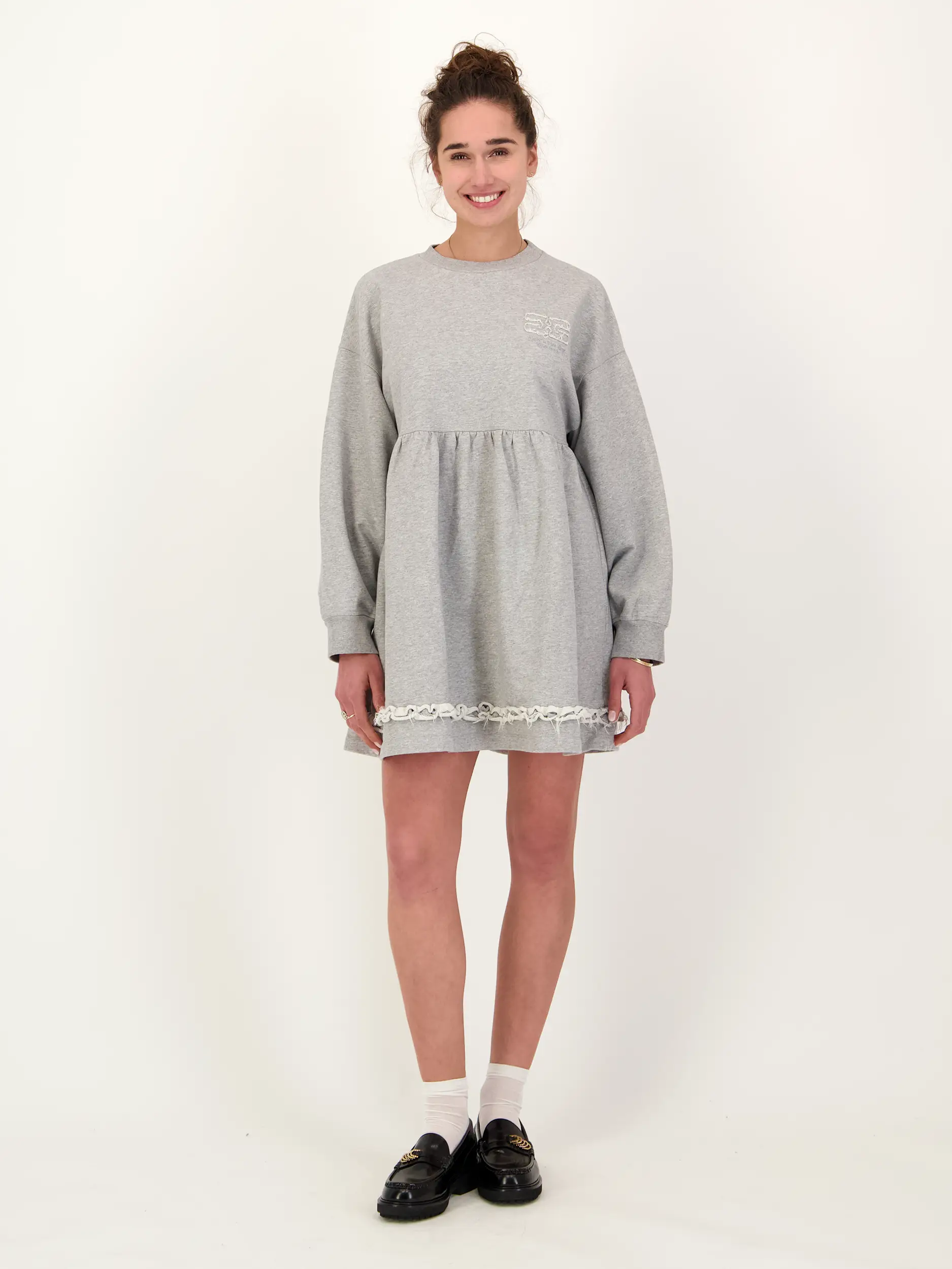 Minikleid  - Artikel Vorderseite getragen von einem Modell - Farbe: Grau