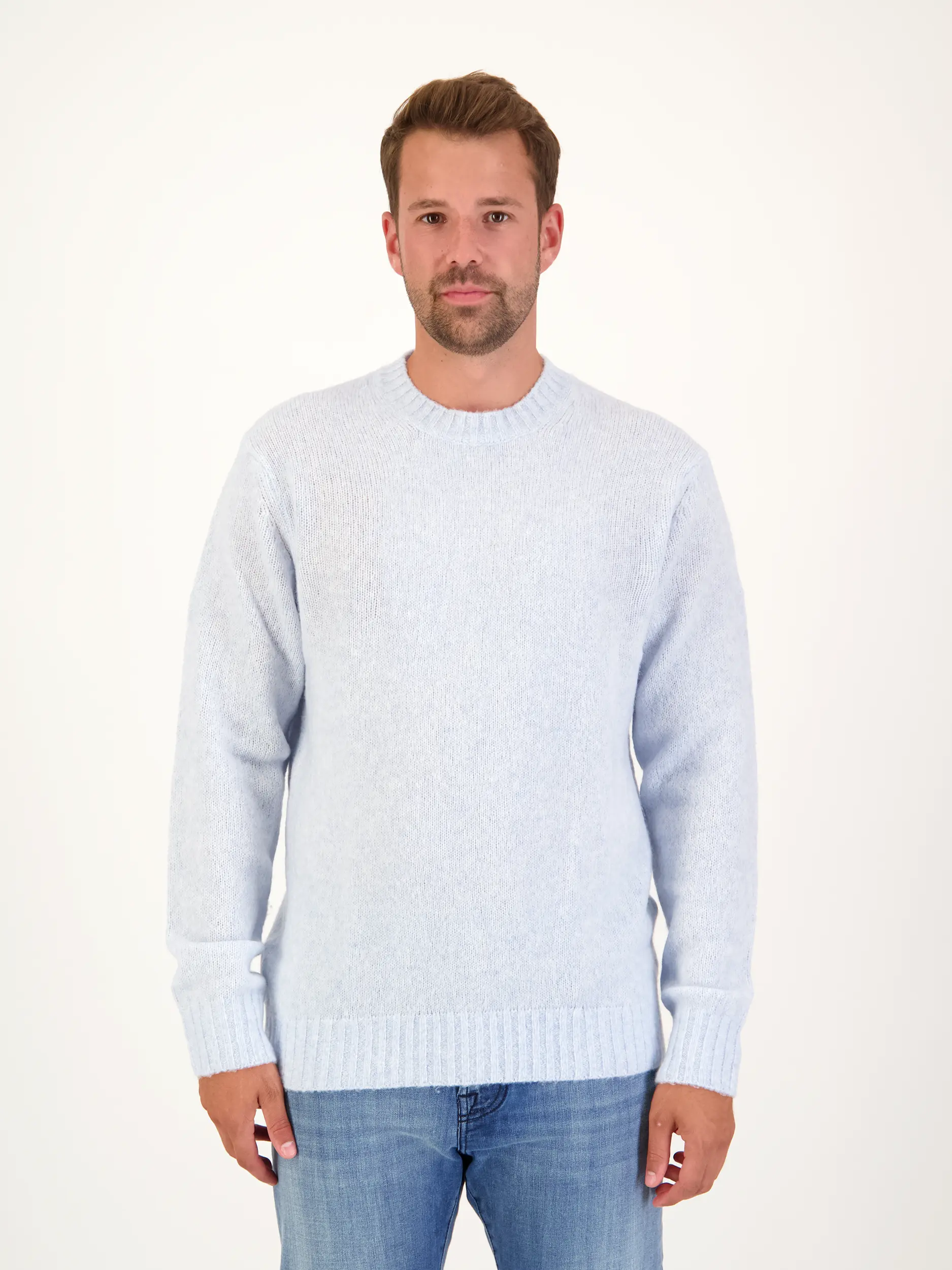 Pullover 'Lee' aus Merinowoll-Mix langarm - Artikel Vorderseite getragen von einem Modell - Farbe: Blau