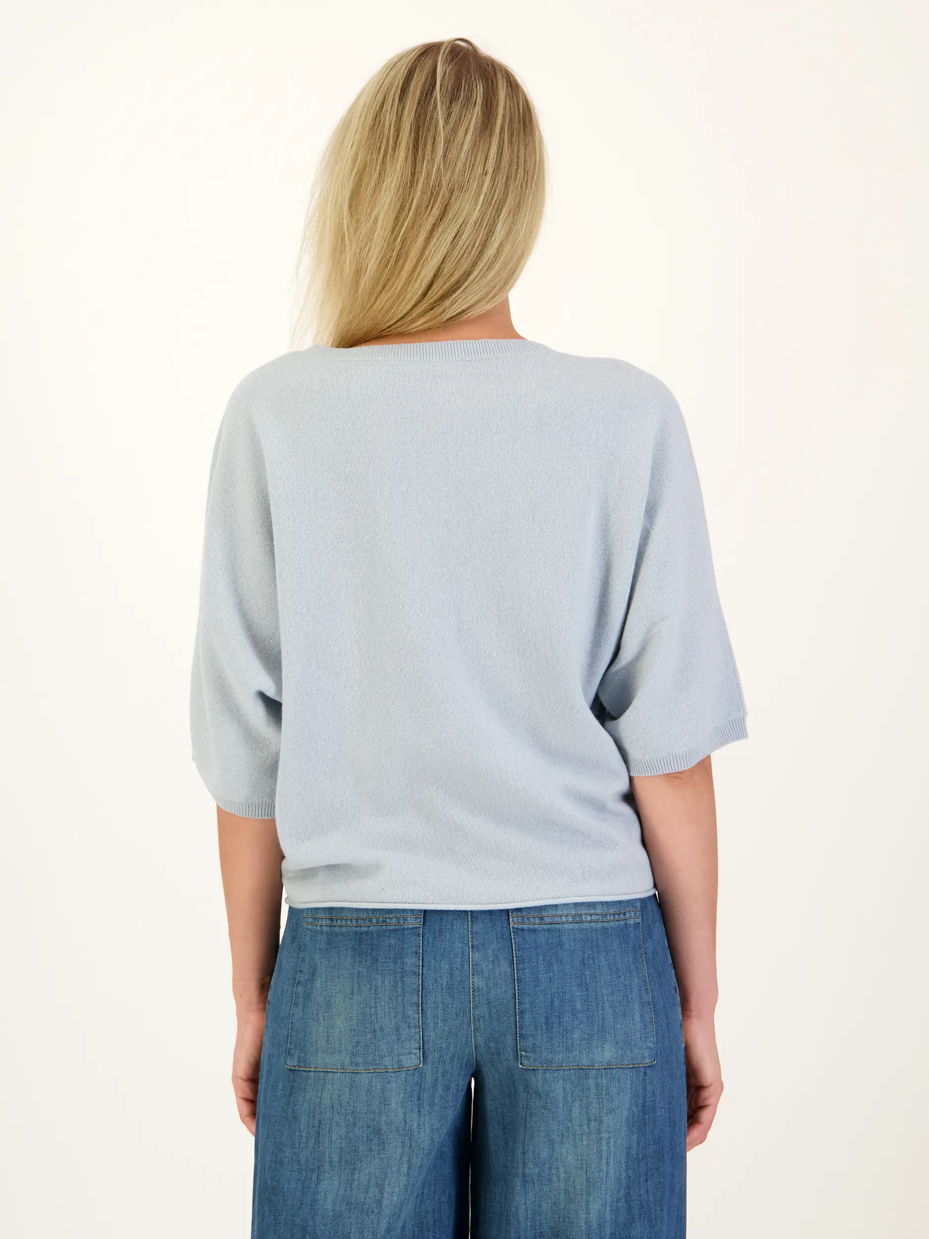 Pullover aus Wolle kurzarm - Artikel Rückseite getragen von einem Modell
