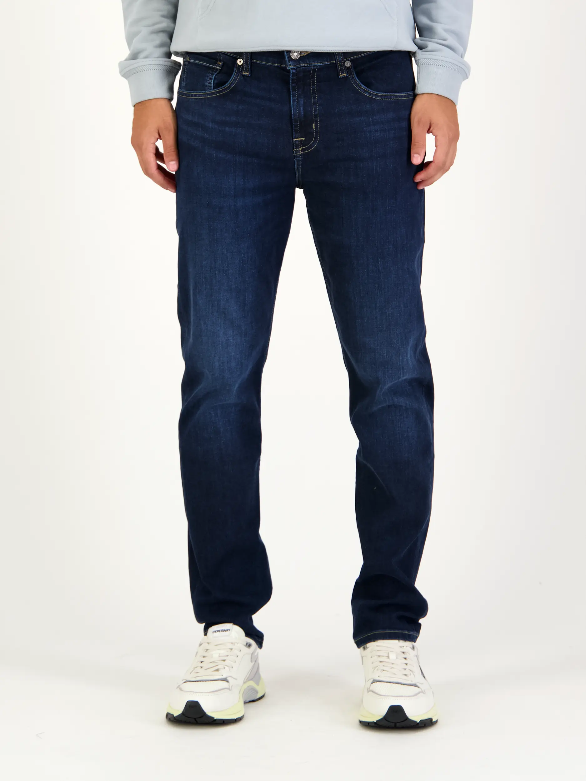 Mid Rise Skinny Fit Jeans 'Fairfield' - Artikel Vorderseite getragen von einem Modell - Farbe: Blau