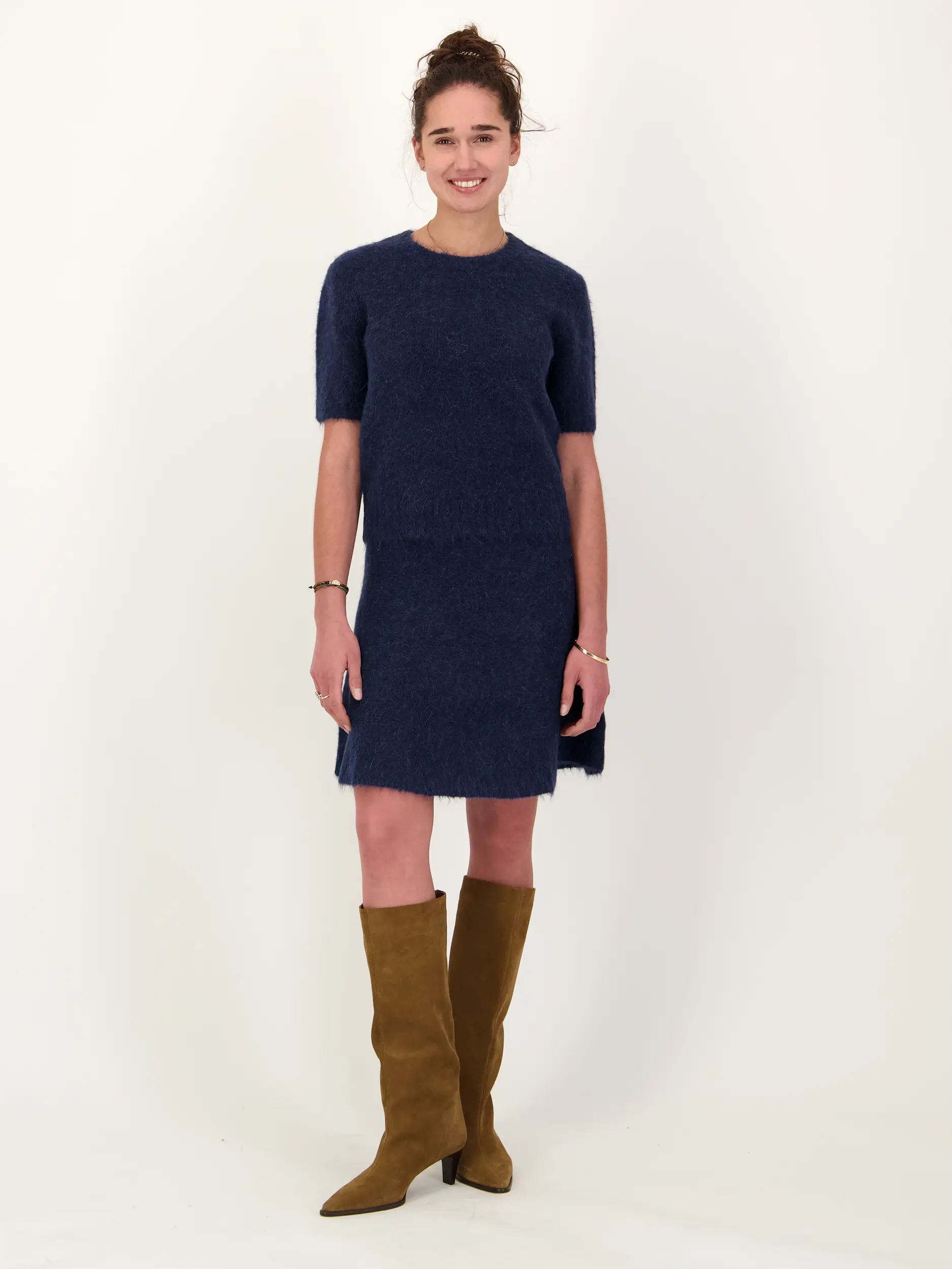 Pullover 'Sajeanne' - Artikel Teil eines Outfits getragen von einem Modell - Farbe: Blau