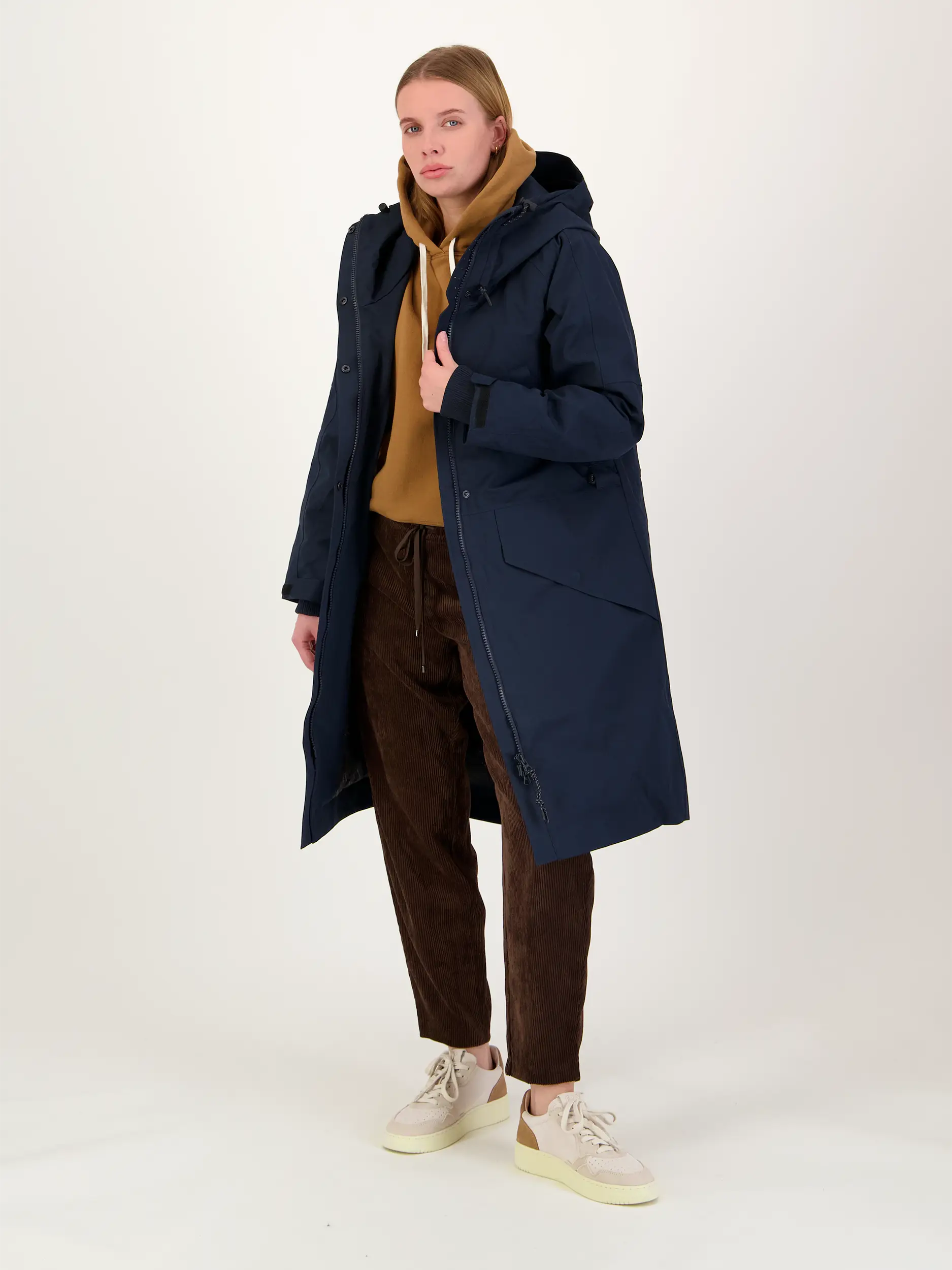 Sweatshirt  - Artikel Teil eines Outfits getragen von einem Modell - Farbe: Braun