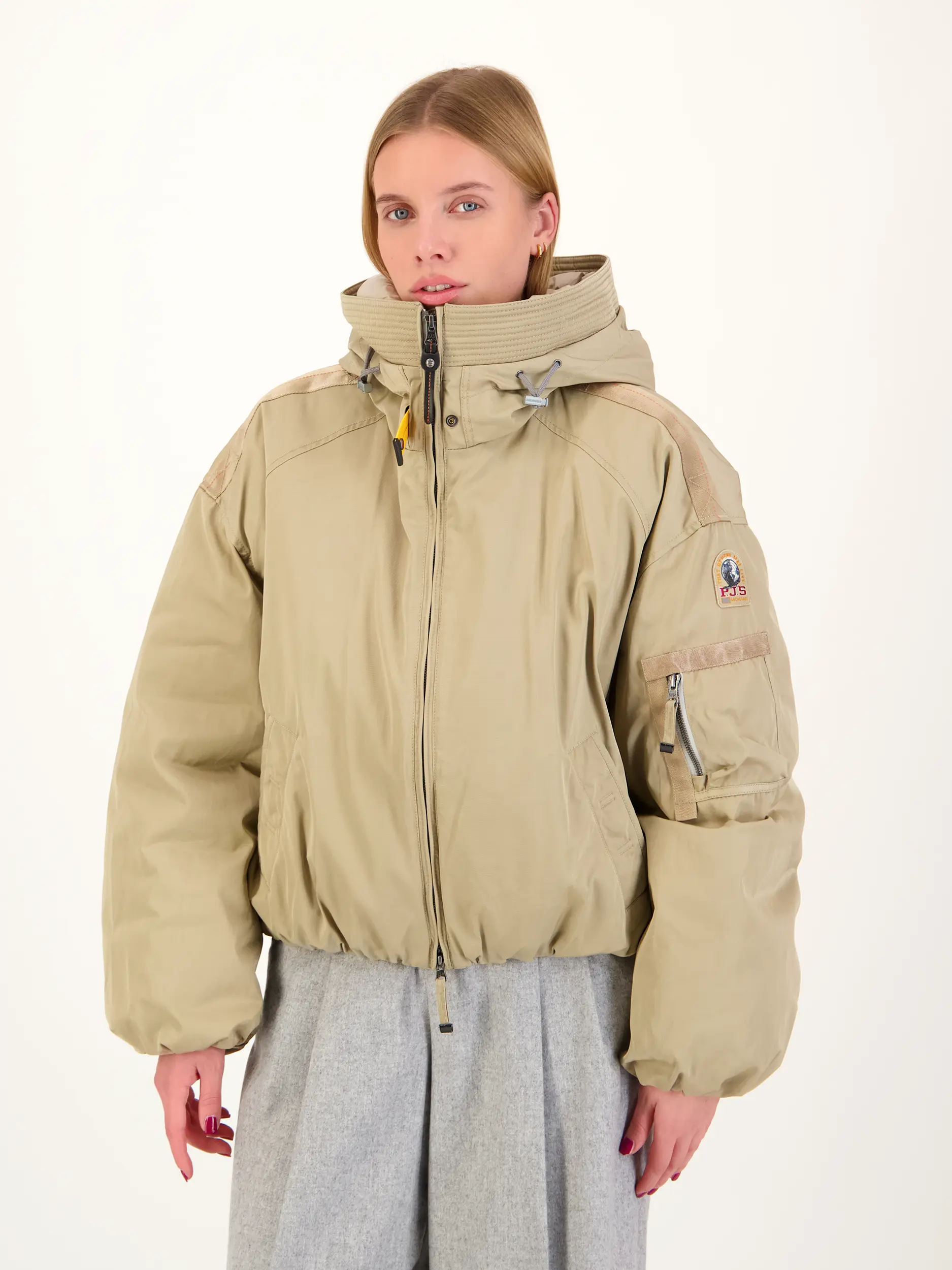 Wasserabweisende Jacke 'Naadz' - Artikel Vorderseite getragen von einem Modell - Farbe: Braun