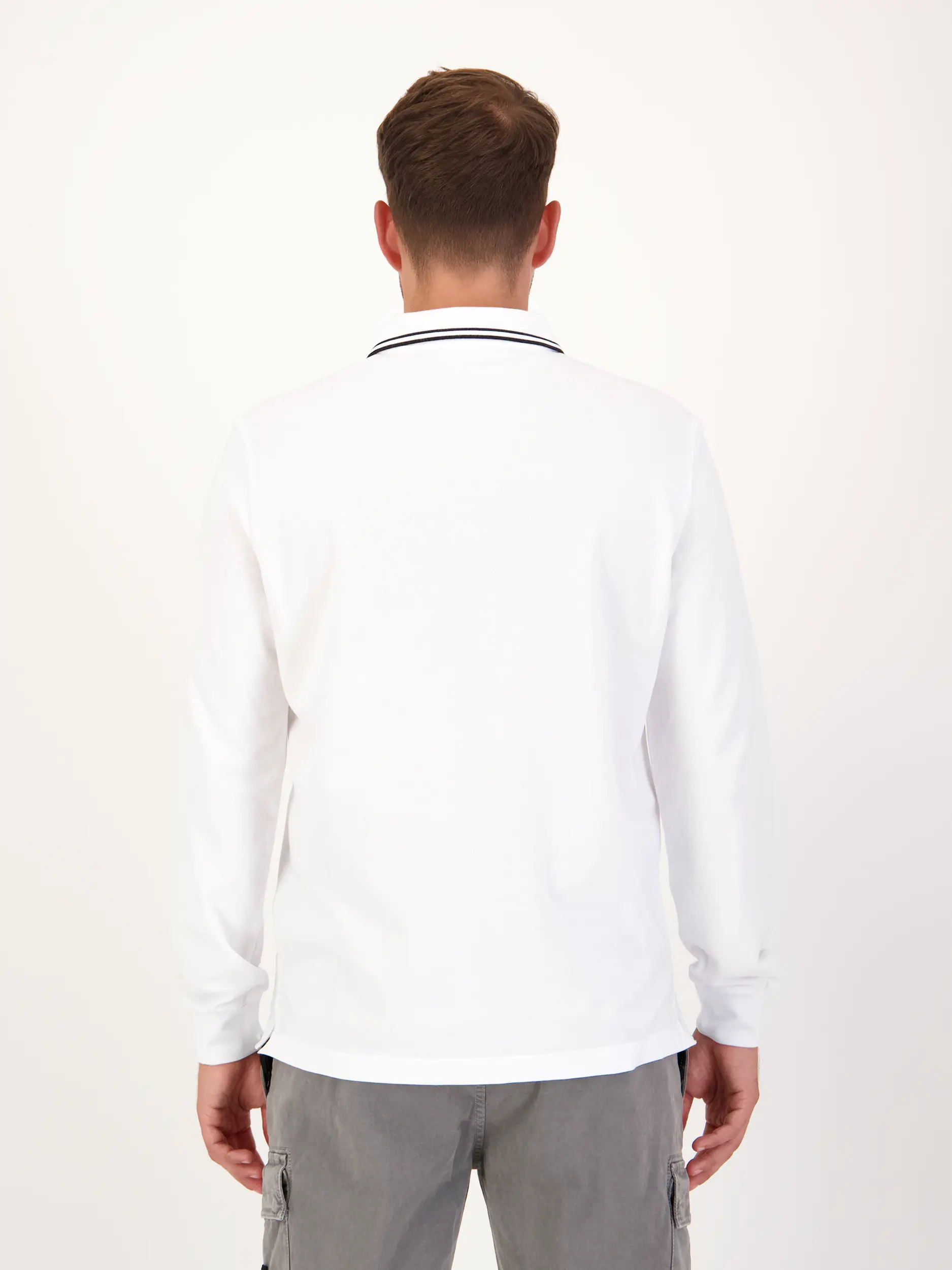 Poloshirt langarm - Artikel Rückseite getragen von einem Modell - Farbe: Weiß