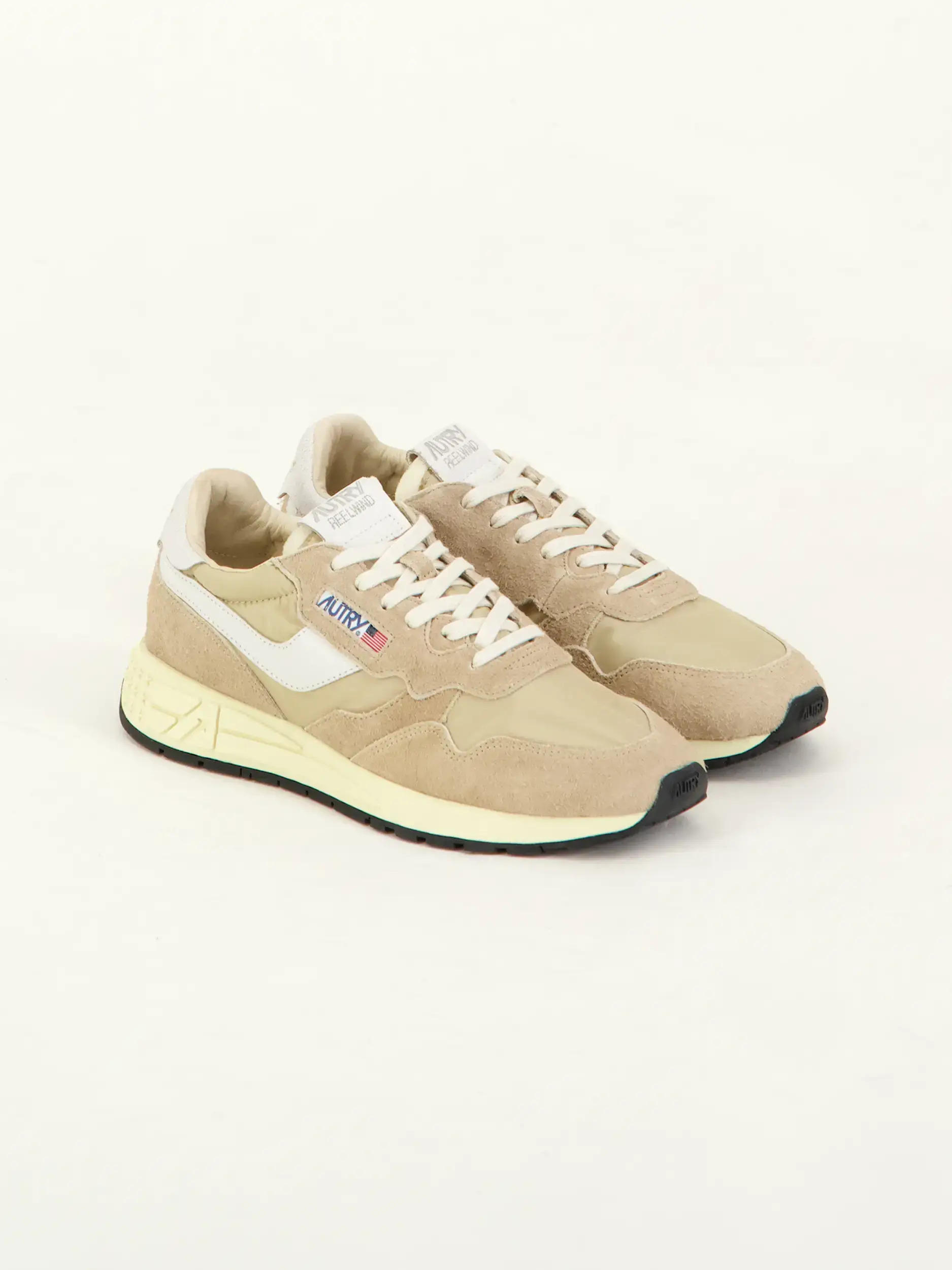 Sneaker 'Reelwind' - Artikel Teil eines Outfits getragen von einem Modell - Farbe: Braun